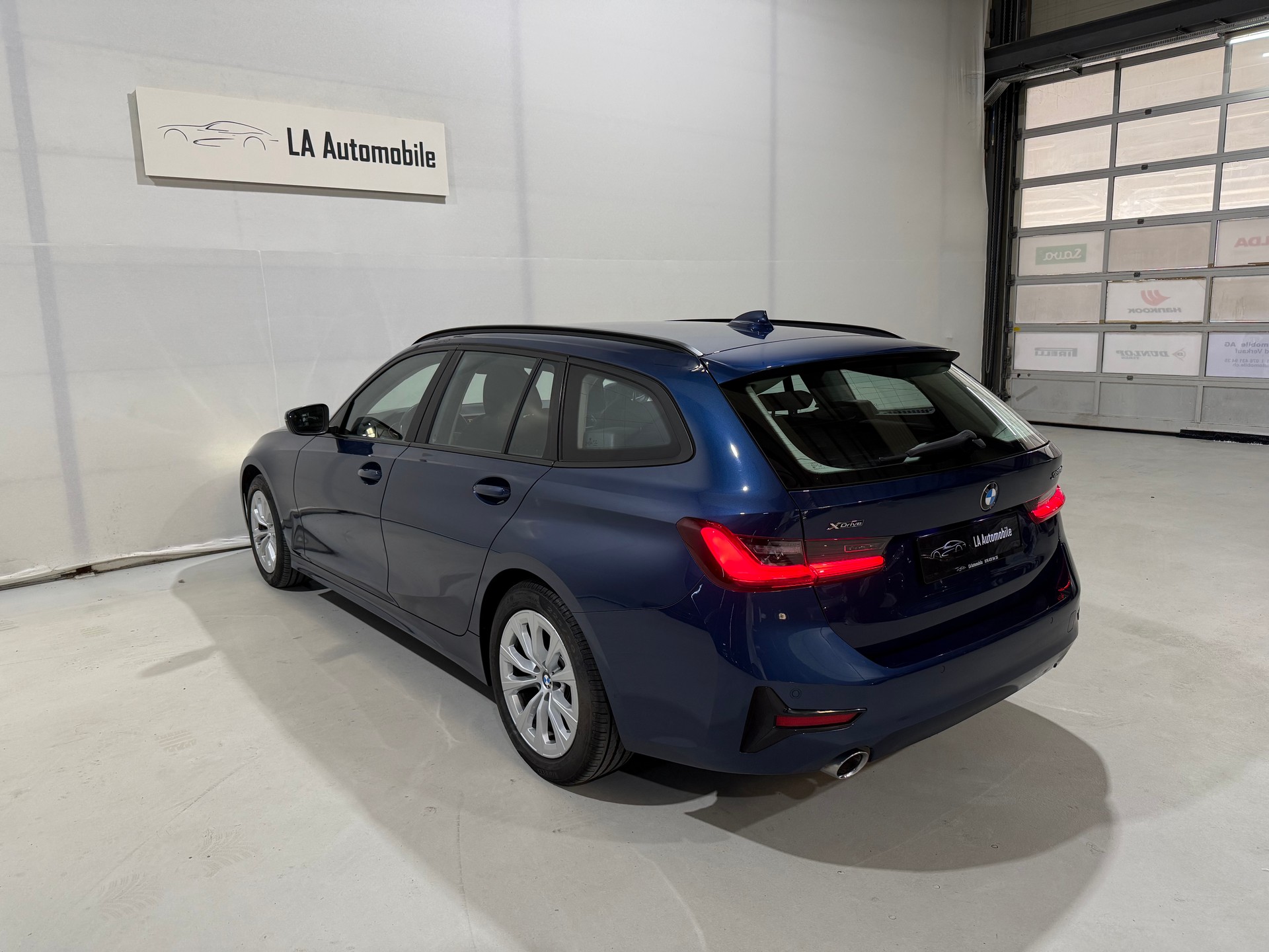 BMW 320d xDrive 48V Touring Steptronic-image-9