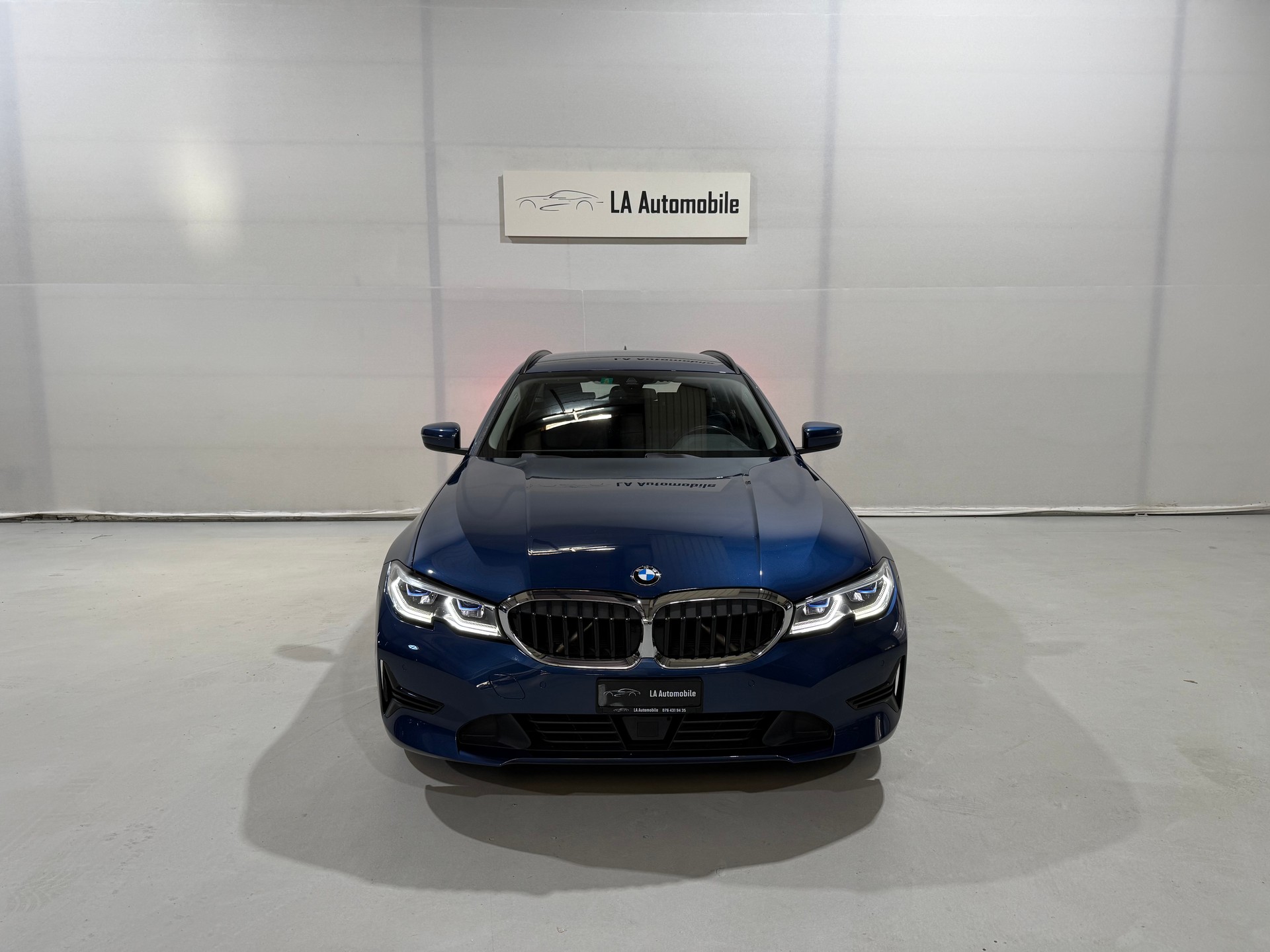 BMW 320d xDrive 48V Touring Steptronic-image-3