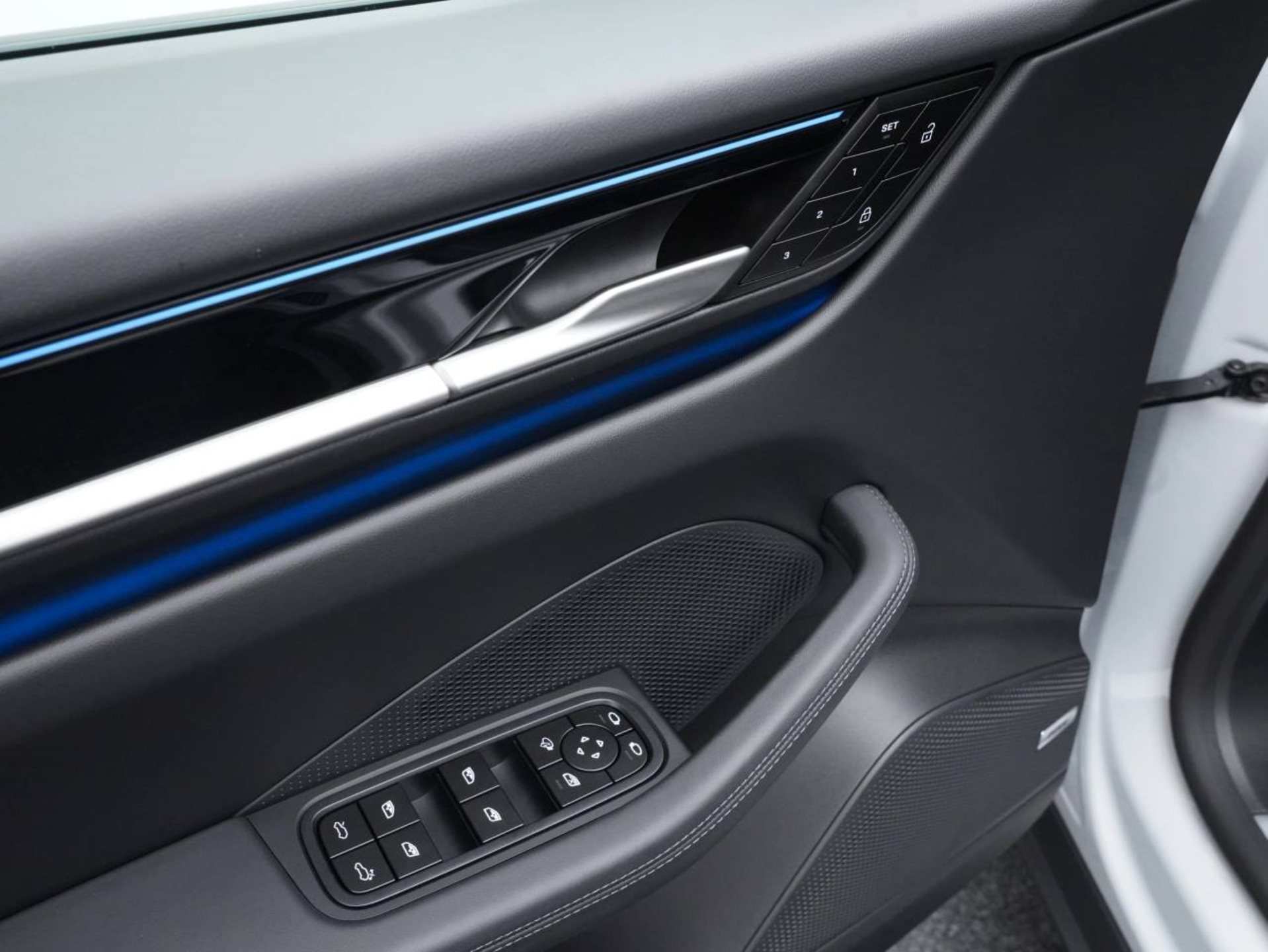 PORSCHE Macan 4S-image-21
