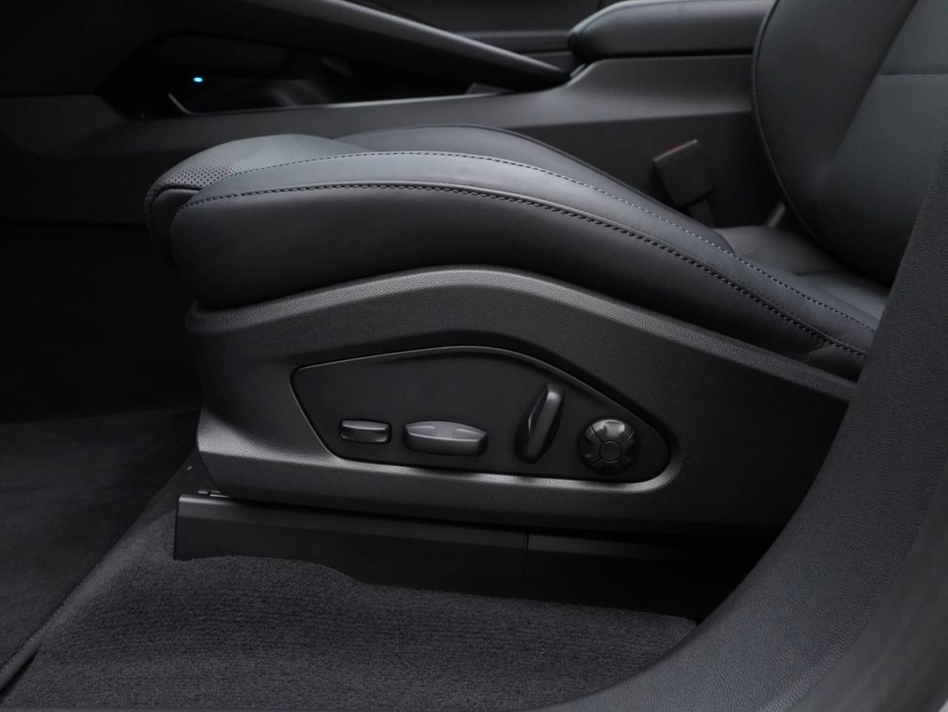 PORSCHE Macan 4S-image-22