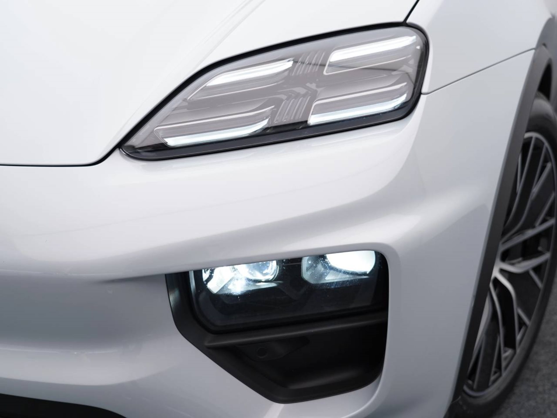 PORSCHE Macan 4S-image-12