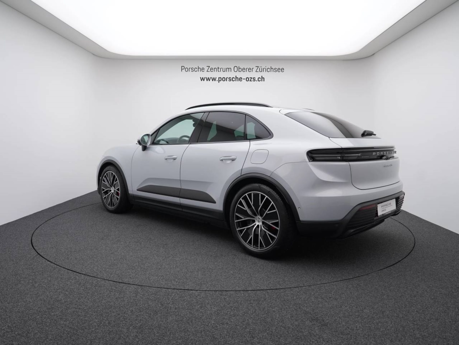 PORSCHE Macan 4S-image-2