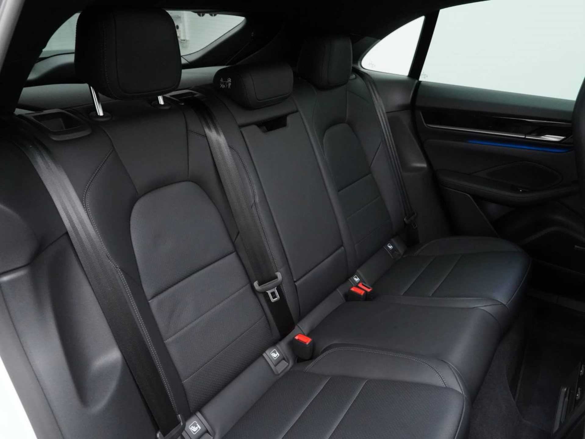 PORSCHE Macan 4S-image-30