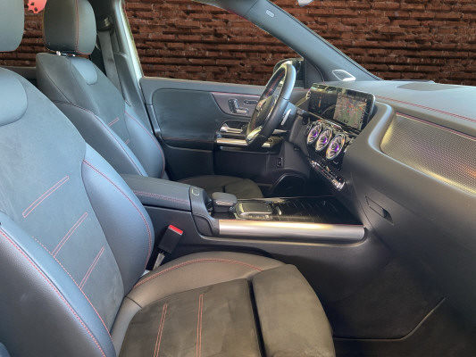 MERCEDES-BENZ EQA 300 4M Swiss Star AMG-image-12