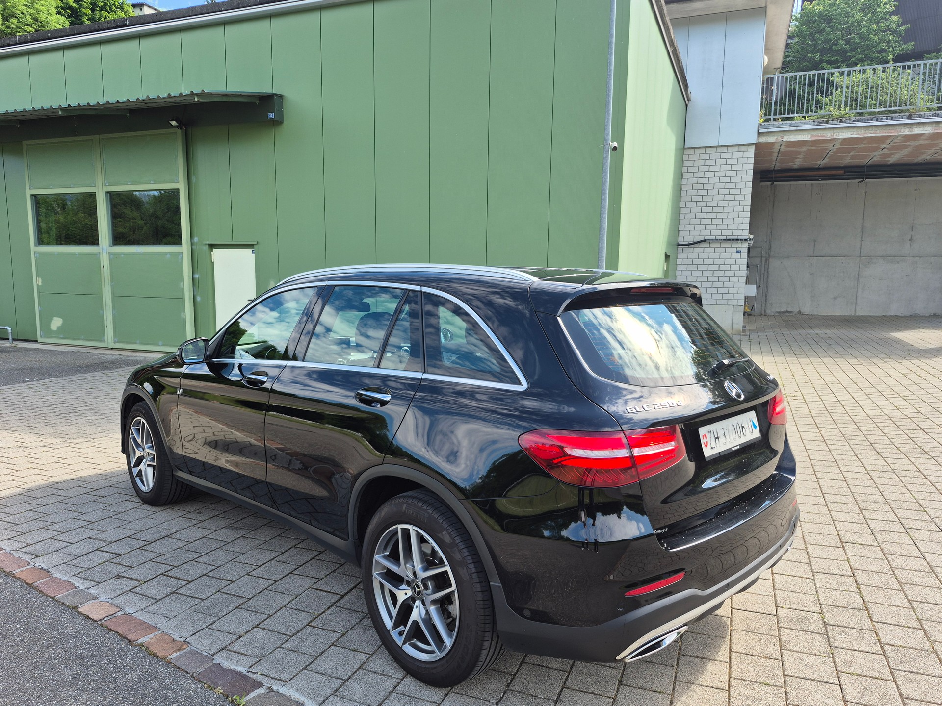 MERCEDES-BENZ GLC 250 d AMG Line 4Matic 9G-Tronic-image-5