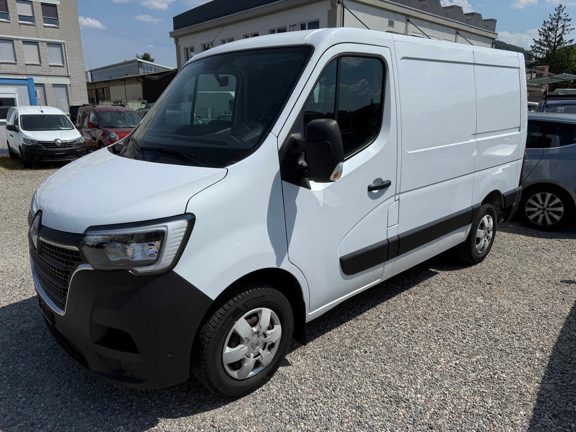 RENAULT Master T33 2.3dCi 135 L1H1-image-1
