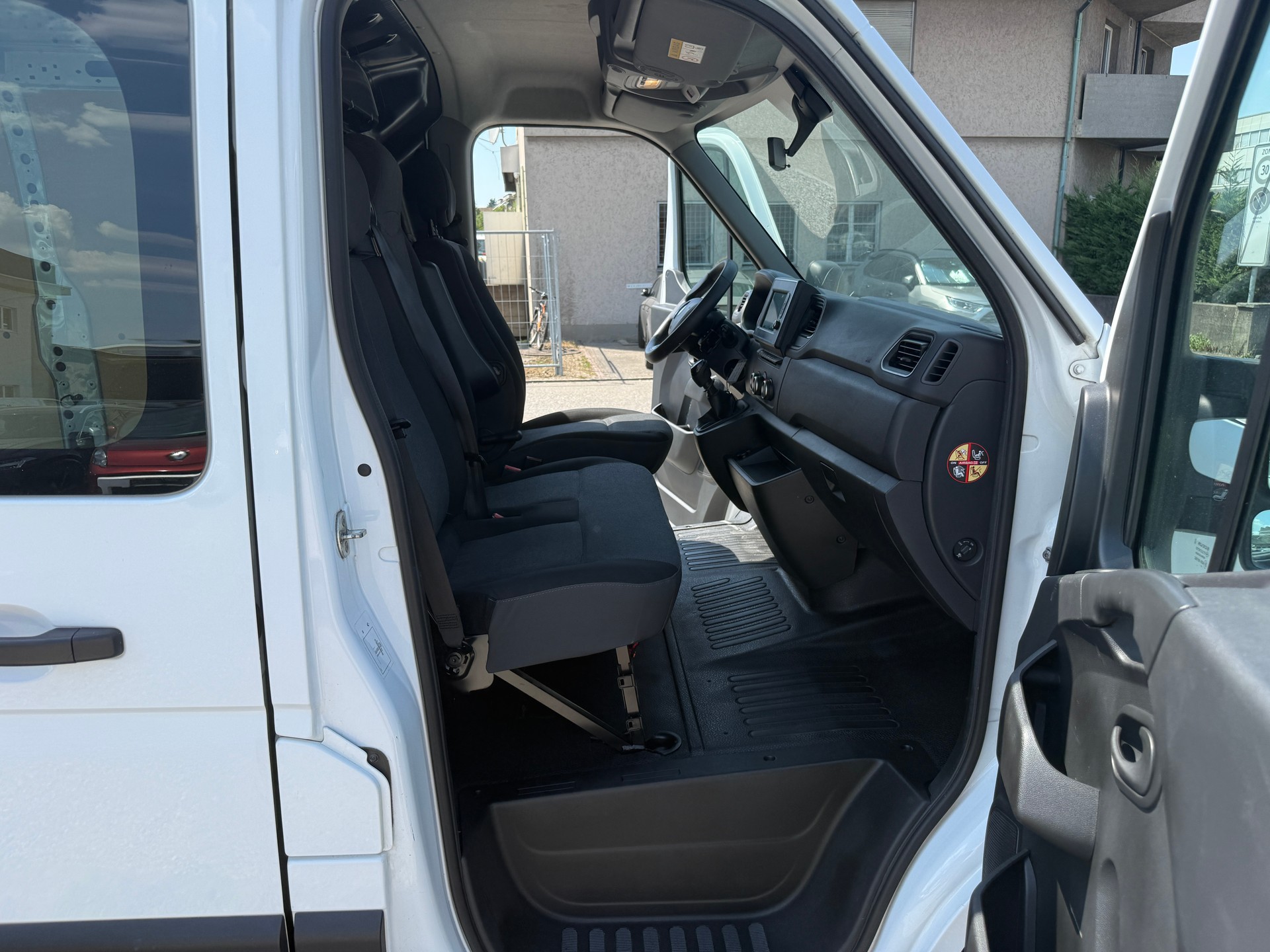 RENAULT Master T33 2.3dCi 135 L1H1-image-7