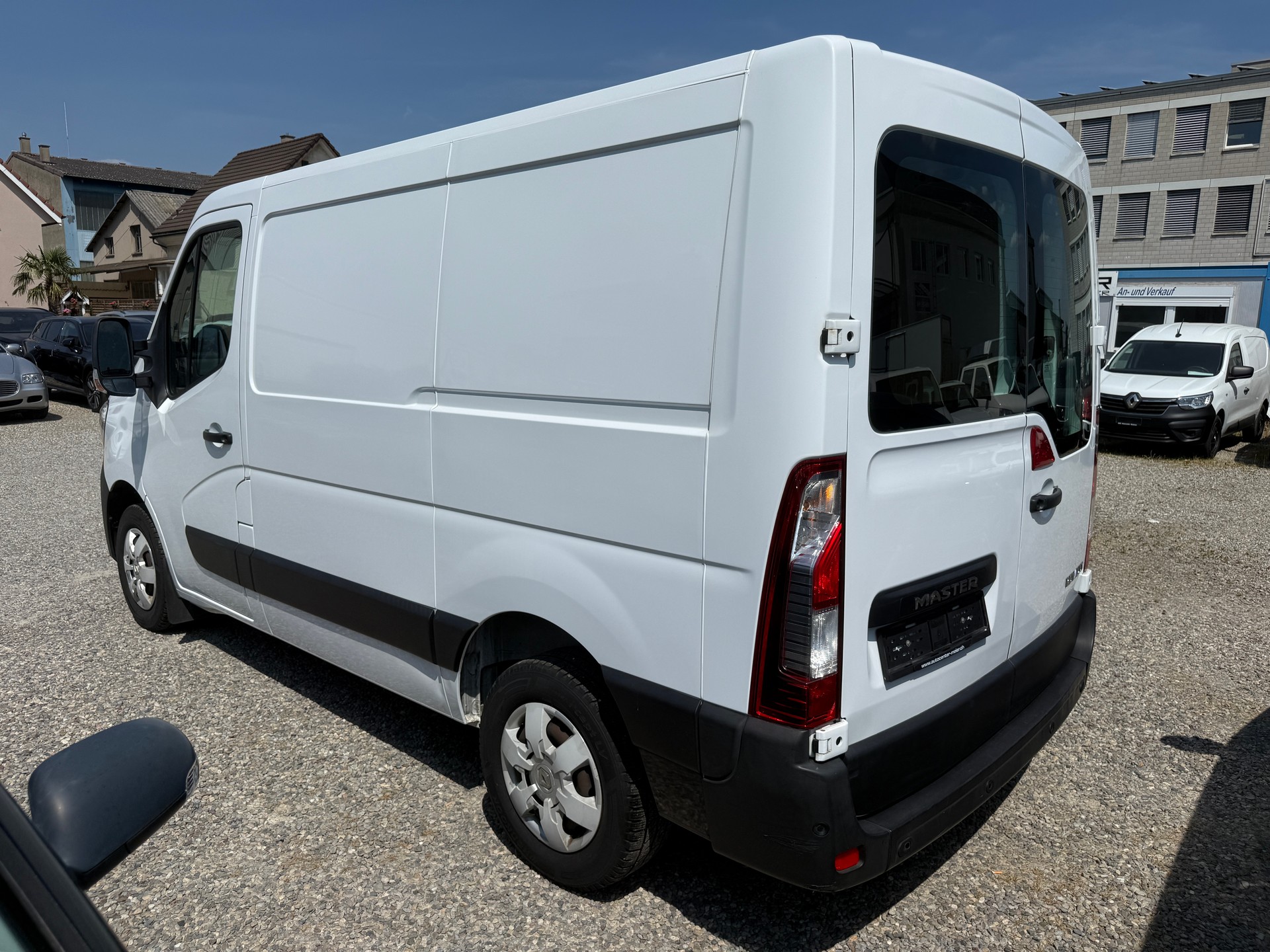 RENAULT Master T33 2.3dCi 135 L1H1-image-3
