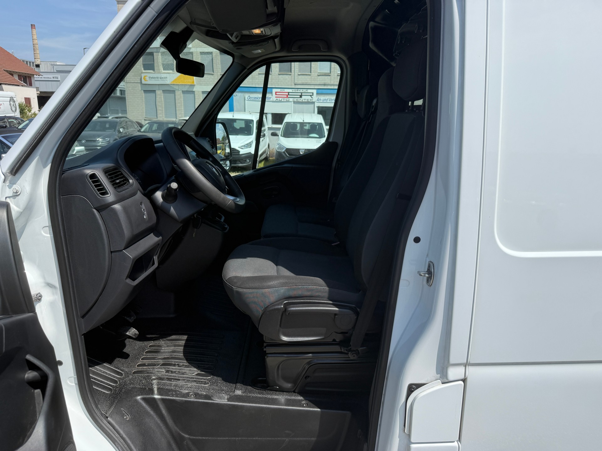 RENAULT Master T33 2.3dCi 135 L1H1-image-6