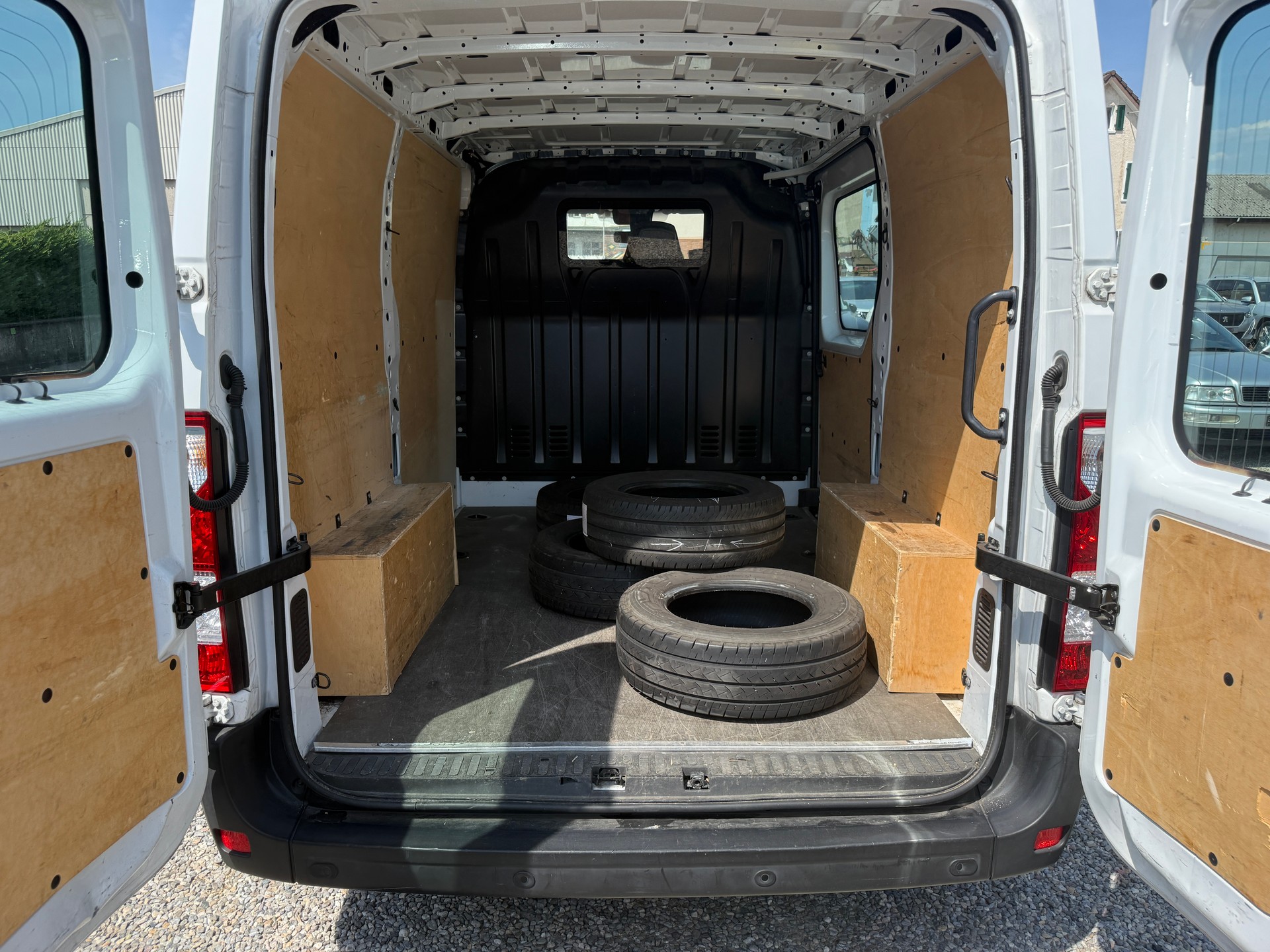 RENAULT Master T33 2.3dCi 135 L1H1-image-5