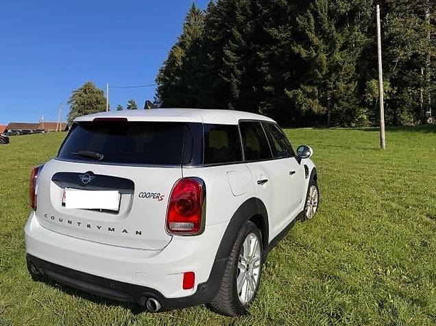 MINI 2.0i Cooper S ALL4-image-2