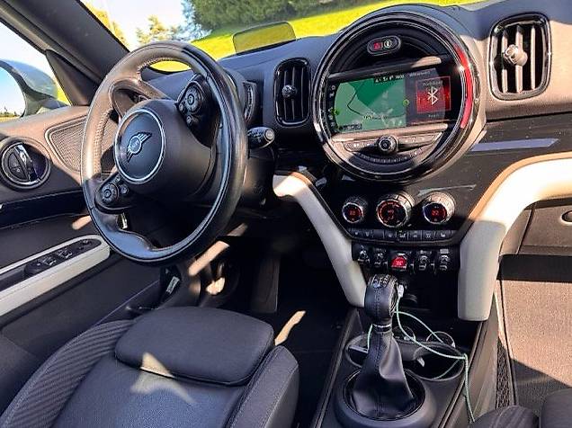 MINI 2.0i Cooper S ALL4-image-4