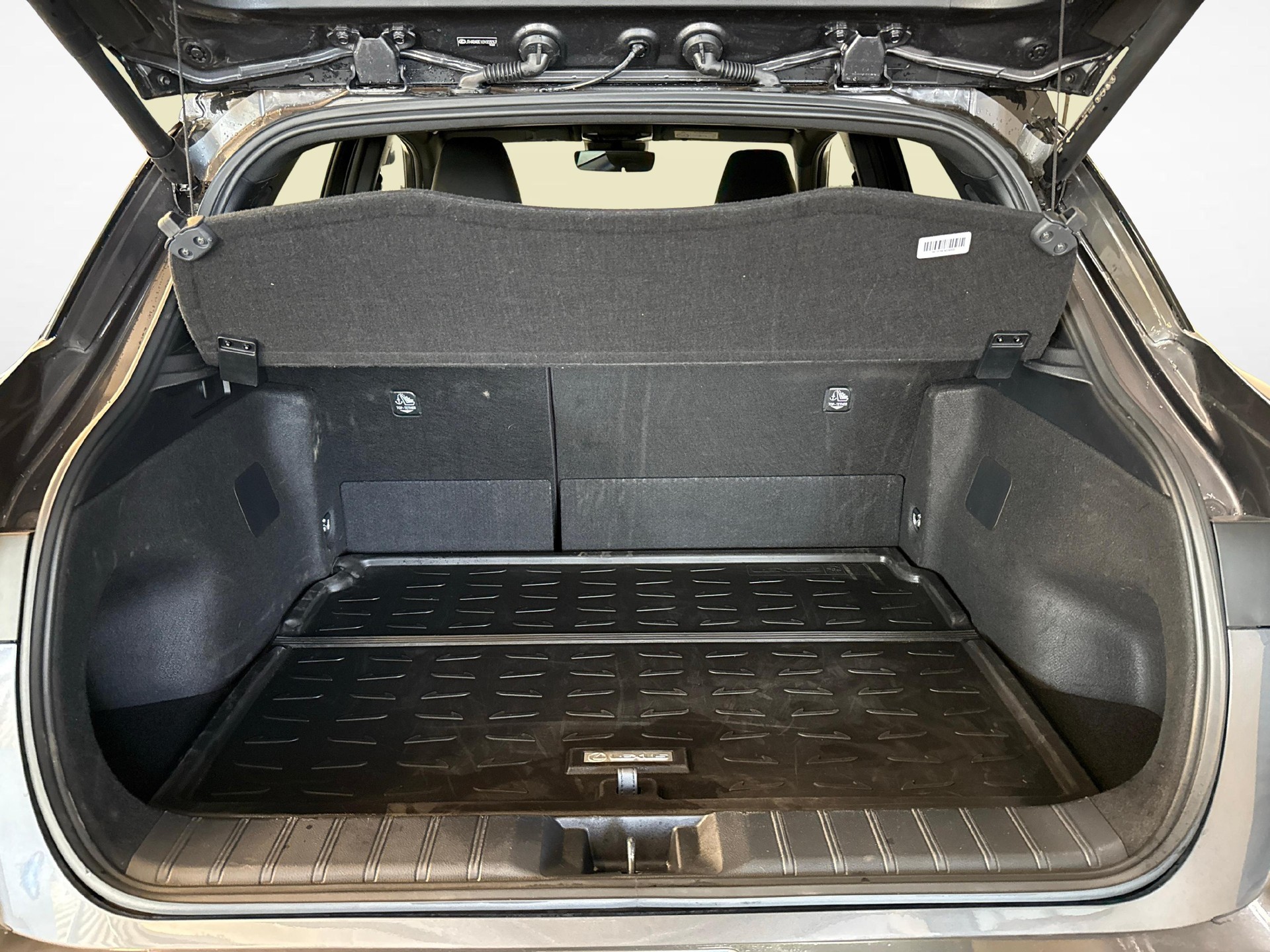 LEXUS LBX 1.5 Hybrid Cool AWD-image-11