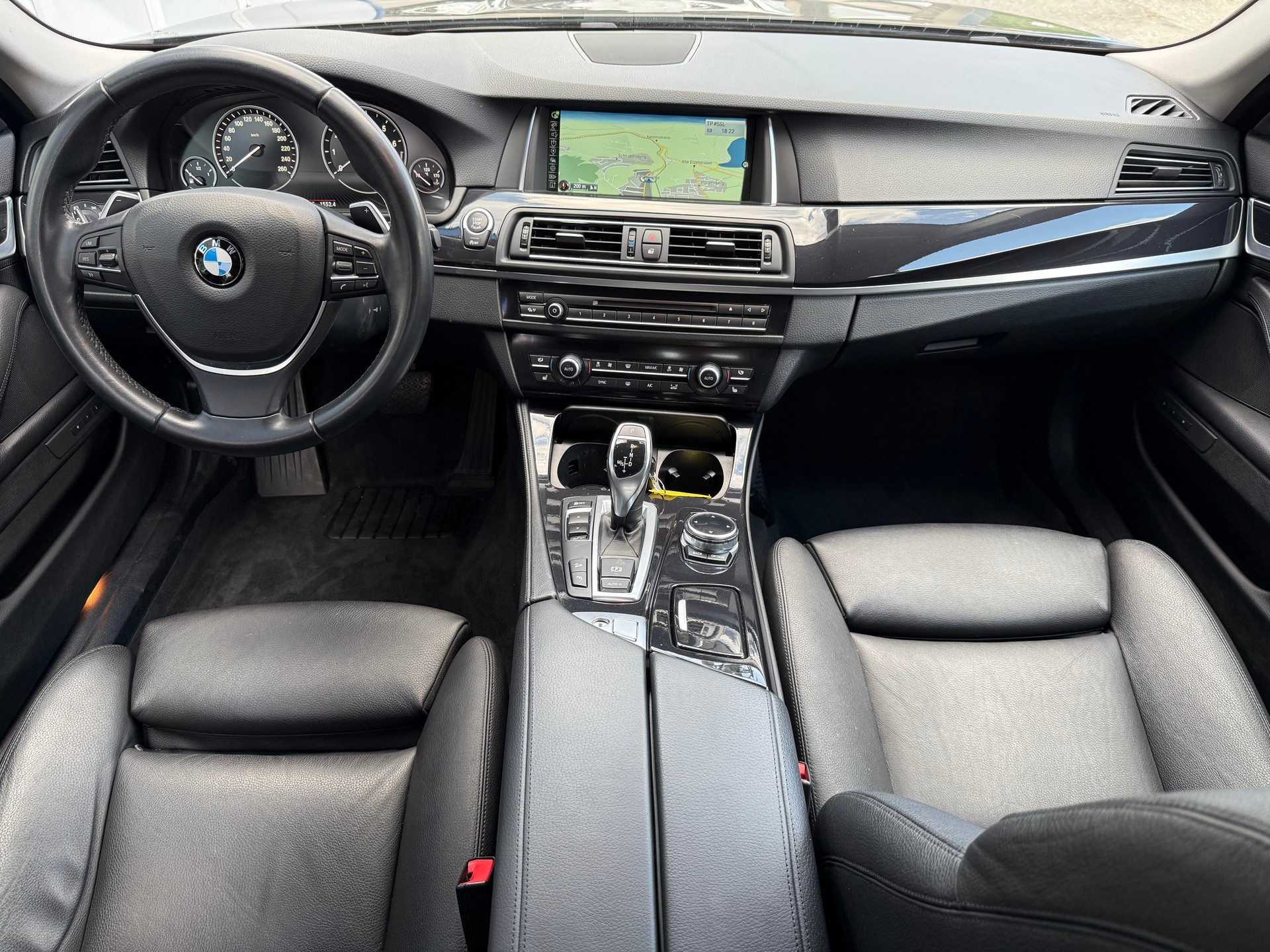 BMW 528i Touring xDrive Modern Line Steptronic-image-11