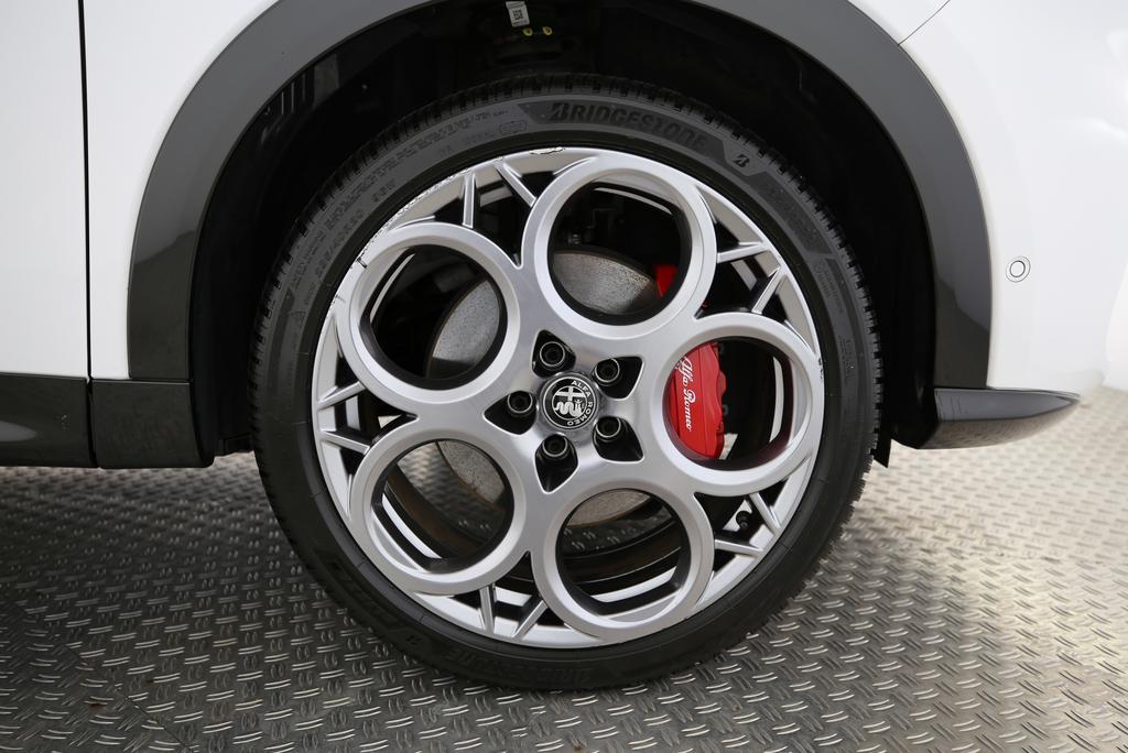 ALFA ROMEO Tonale 1.3 Plug-in Hybrid Veloce Q4-image-12