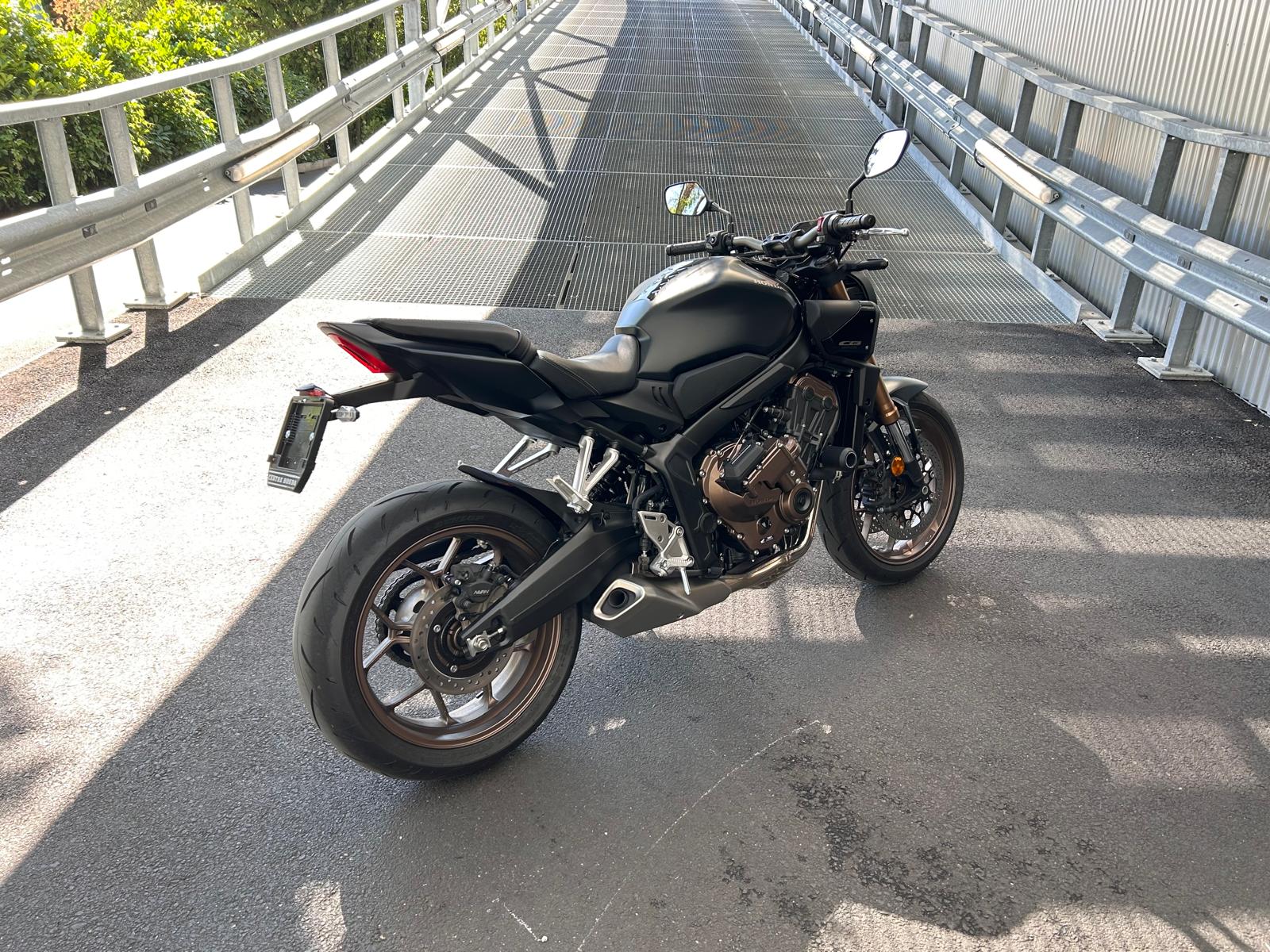 HONDA CBR 650-showroom-element-2