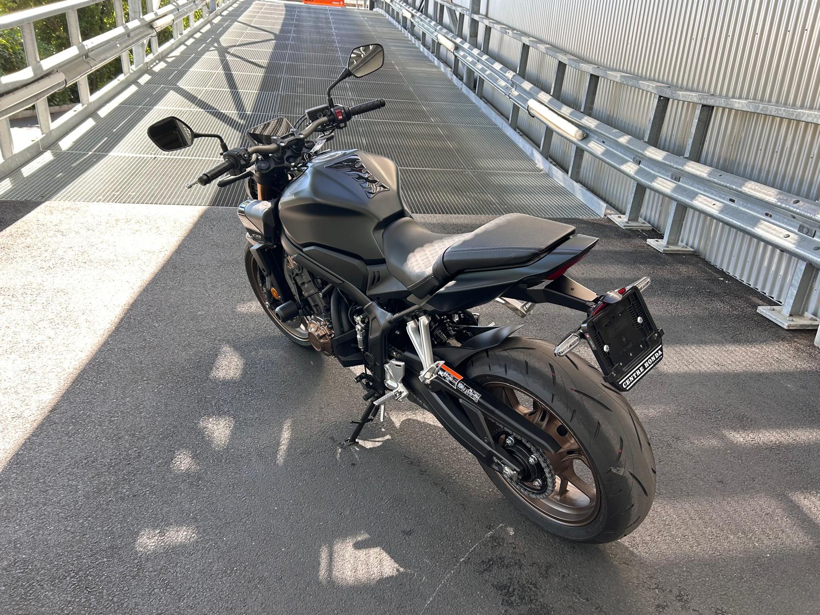 HONDA CBR 650-showroom-element-3