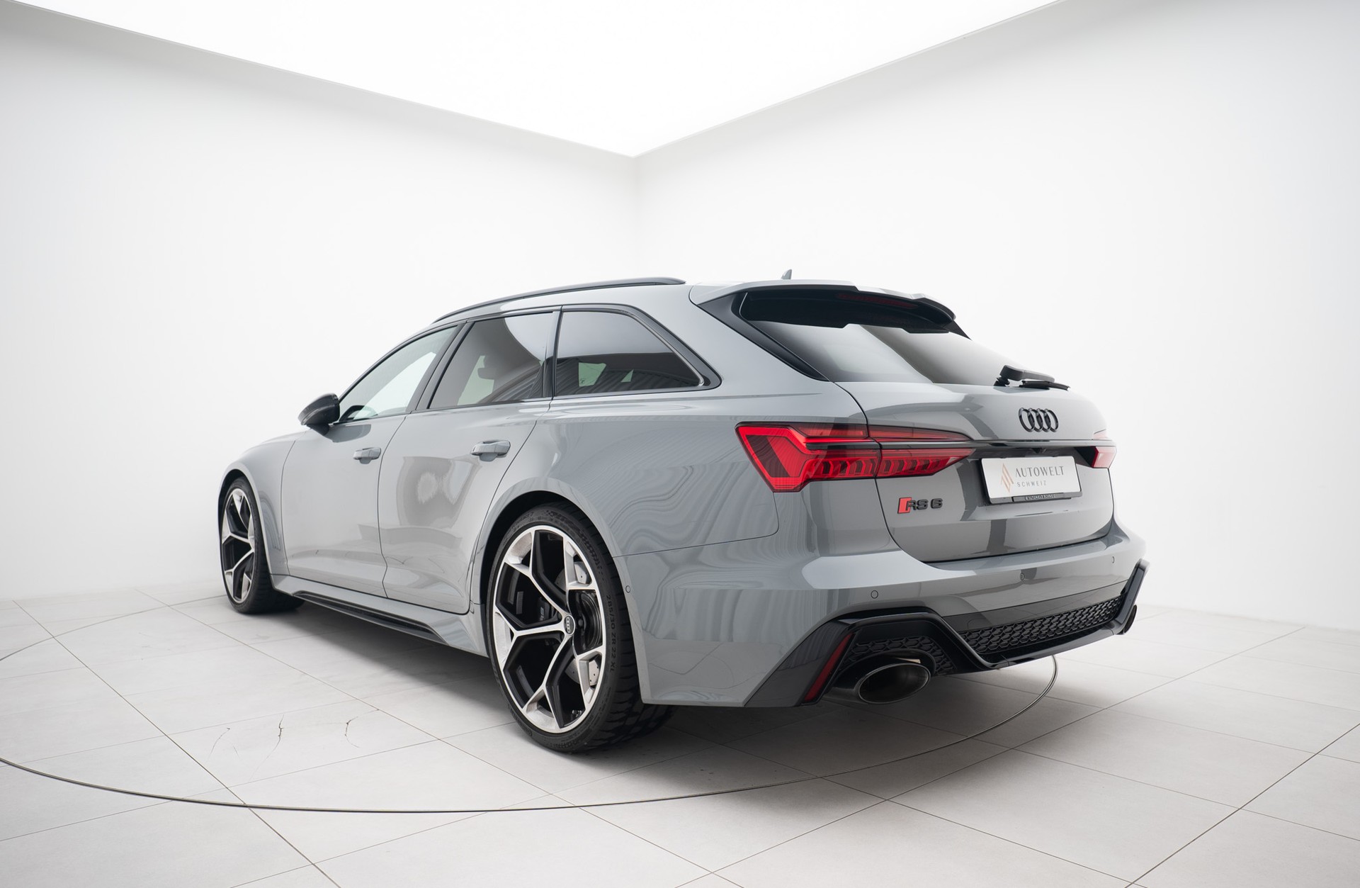 AUDI RS6 Avant 4.0 TFSI V8 Performance quattro-image-2