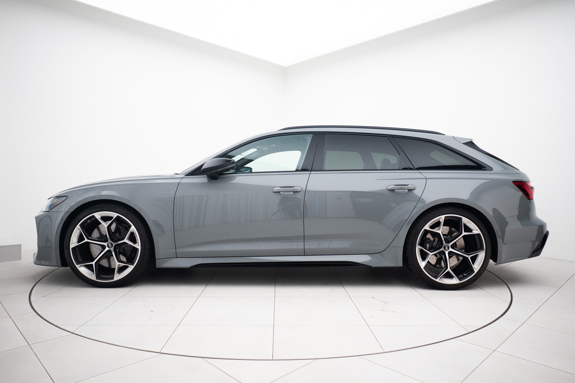 AUDI RS6 Avant 4.0 TFSI V8 Performance quattro-image-1