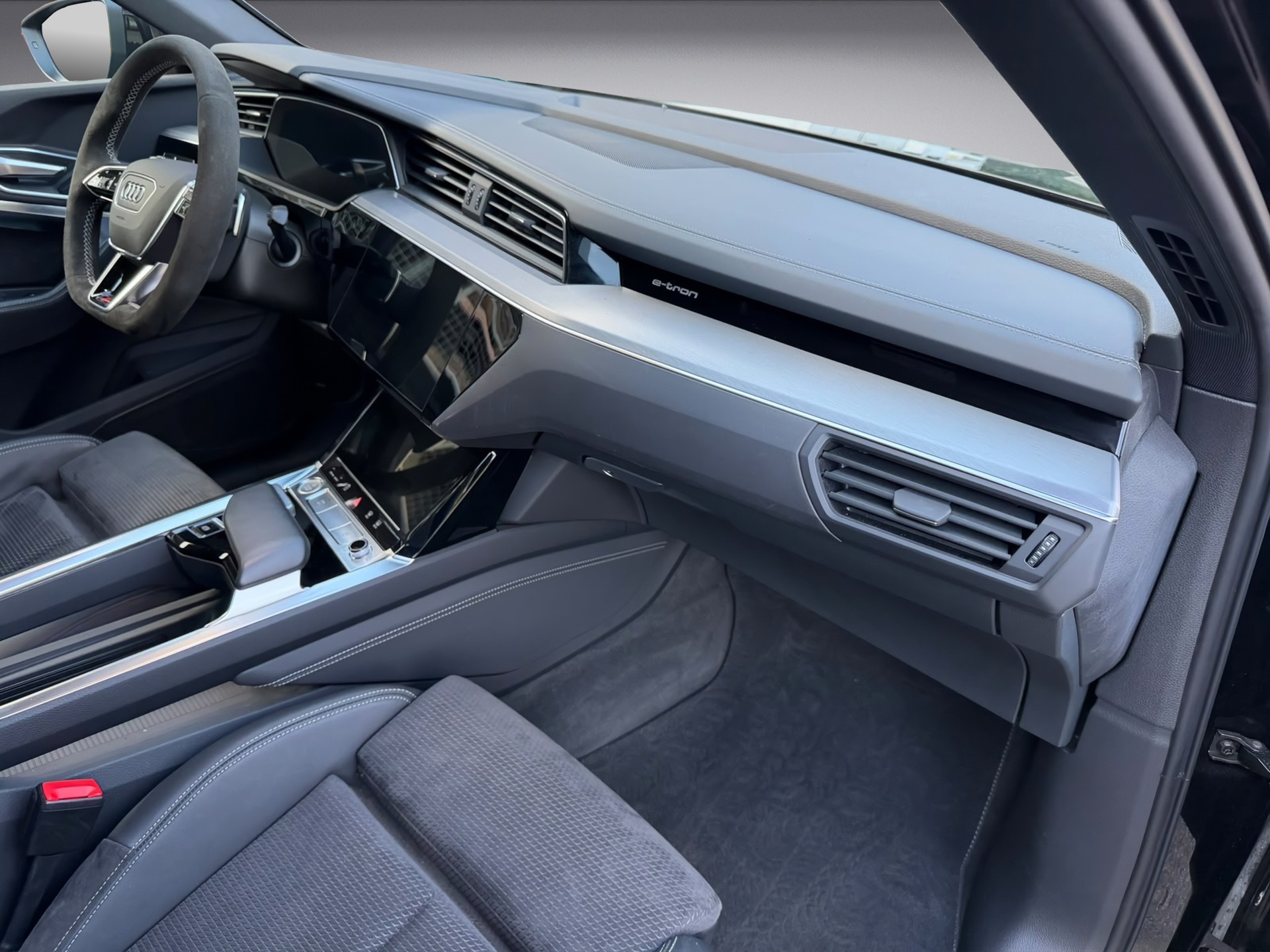 AUDI e-tron 55 Sportback S Line quattro * 22 Zoll Vossen Räder * All Black Everything *-image-14