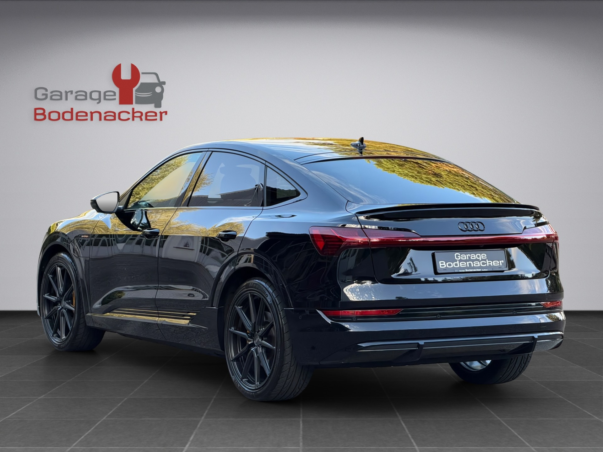 AUDI e-tron 55 Sportback S Line quattro * 22 Zoll Vossen Räder * All Black Everything *-image-4