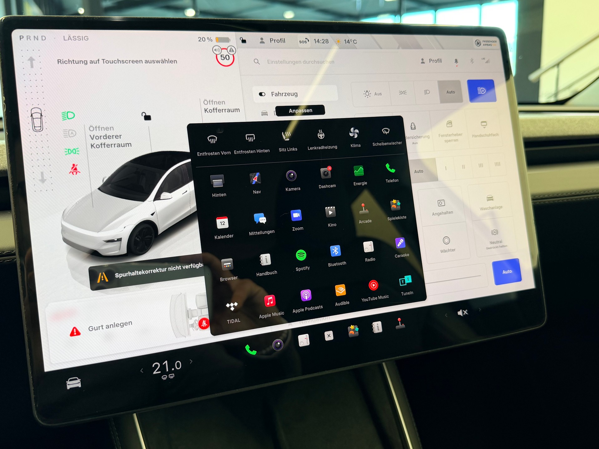 TESLA Model Y Long Range Premium AWD-image-23