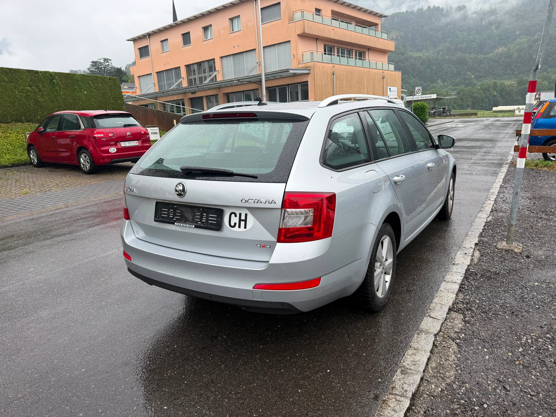 SKODA Octavia Combi 2.0 TDI Fresh 4x4-image-2