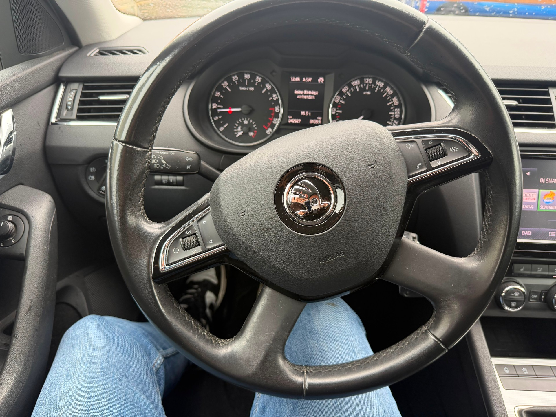 SKODA Octavia Combi 2.0 TDI Fresh 4x4-image-9