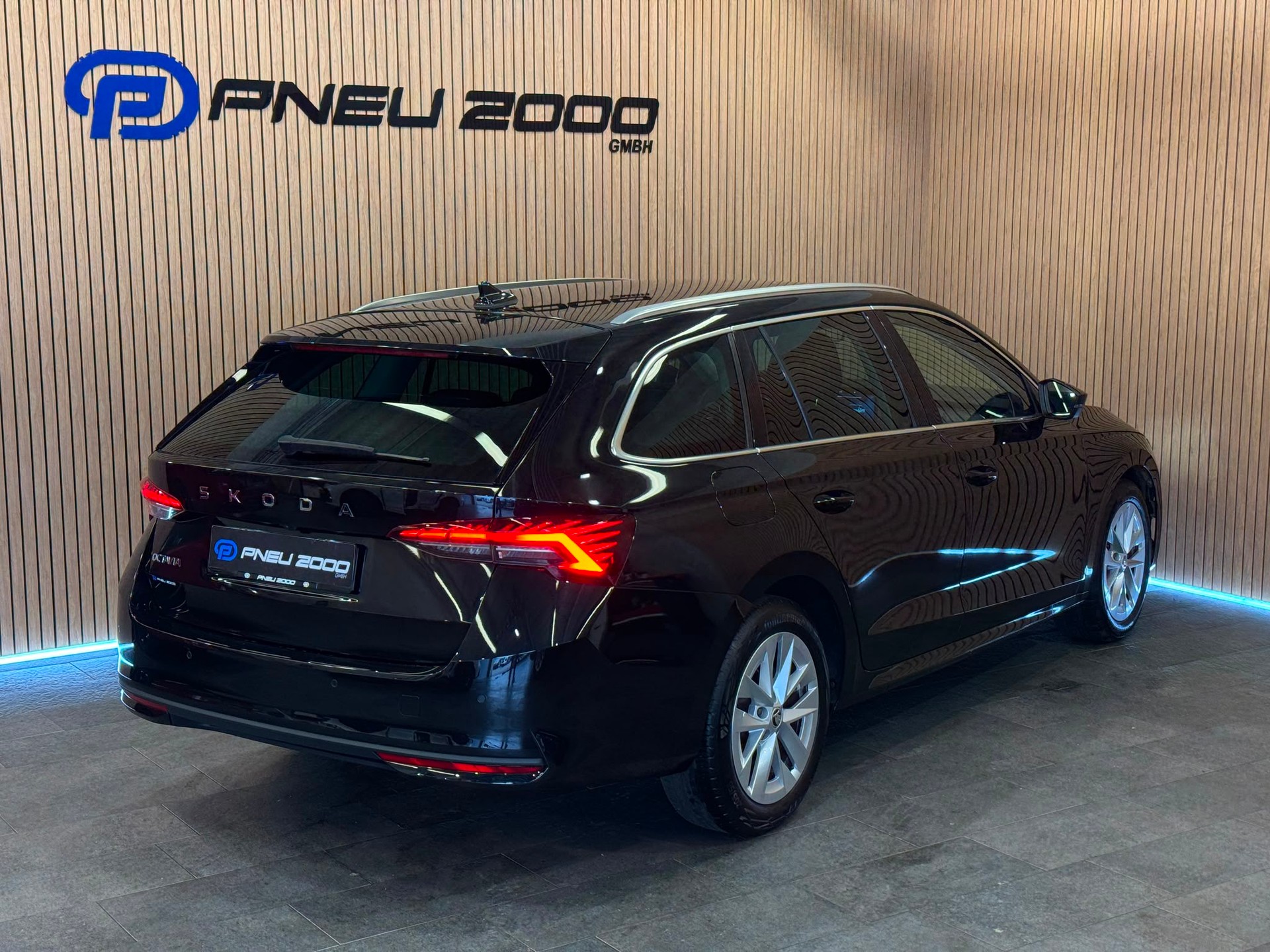 SKODA Octavia Combi 1.5 TSI mHEV DSG Selection-image-5
