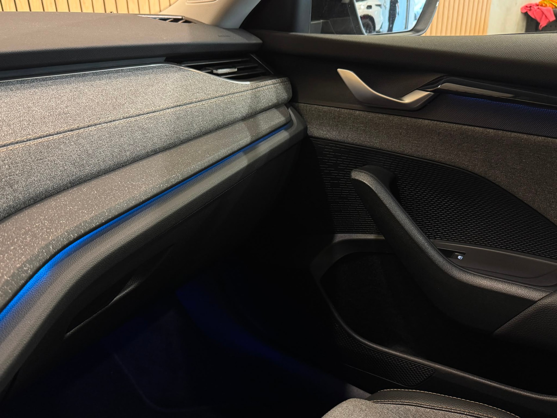 SKODA Octavia Combi 1.5 TSI mHEV DSG Selection-image-12