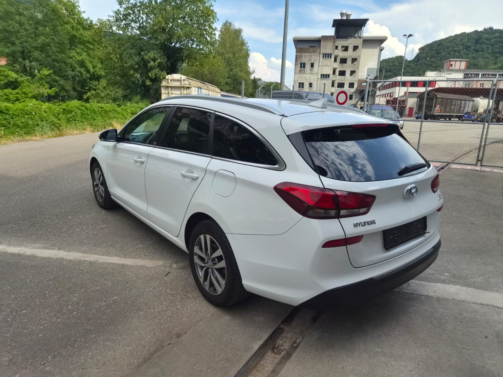 HYUNDAI i30 Wagon 1.6 CRDi GO Plus DCT-image-3