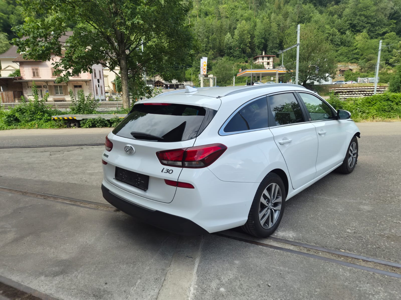 HYUNDAI i30 Wagon 1.6 CRDi GO Plus DCT-image-2