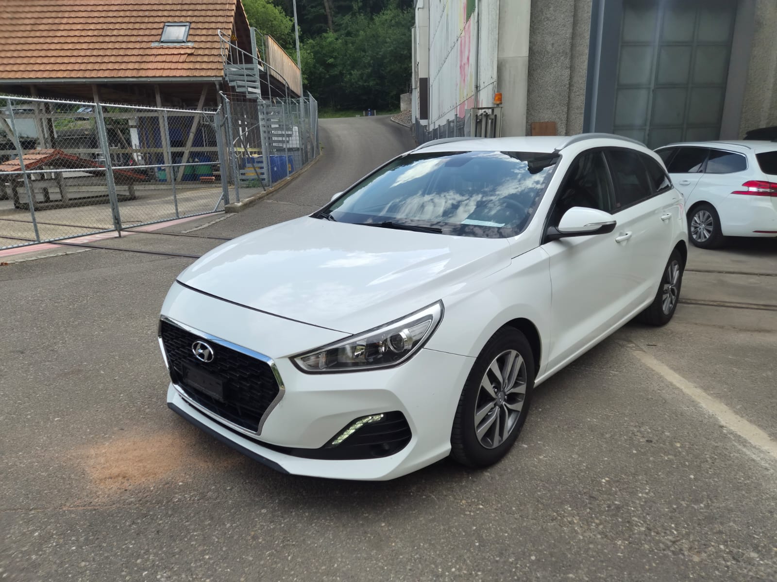 HYUNDAI i30 Wagon 1.6 CRDi GO Plus DCT-image-0