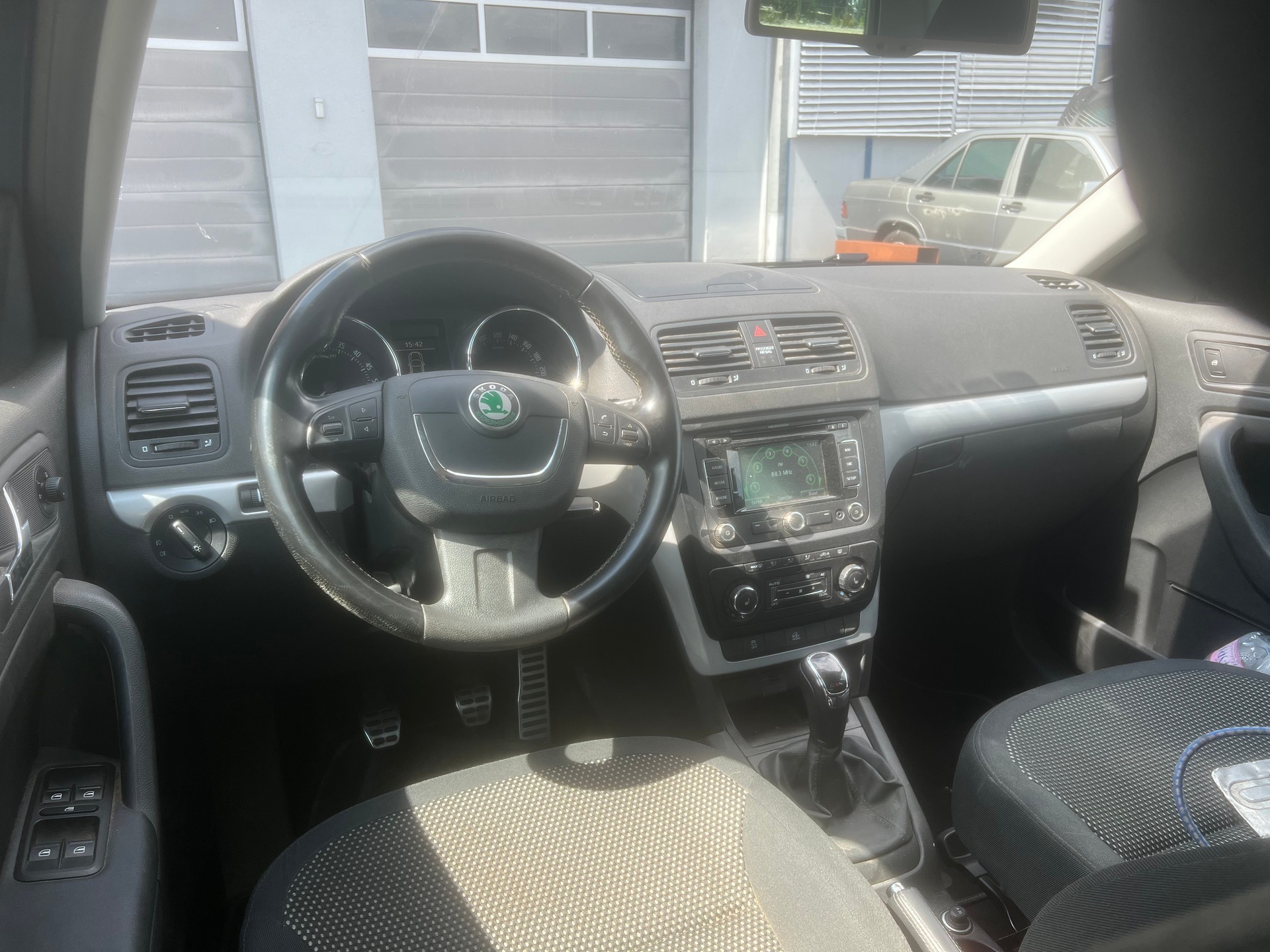 SKODA Yeti 2.0 TDI Active 4x4-image-9