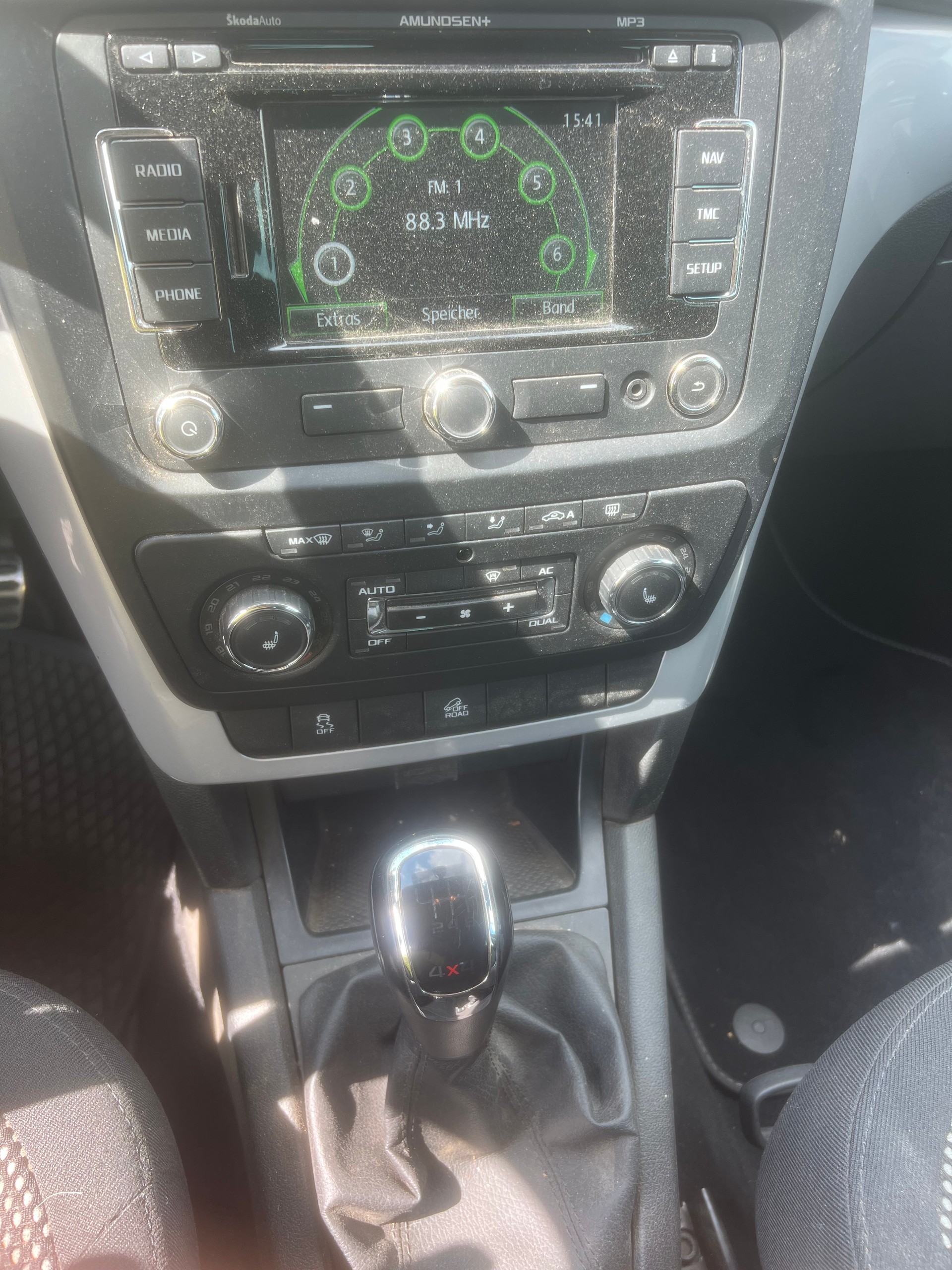 SKODA Yeti 2.0 TDI Active 4x4-image-11