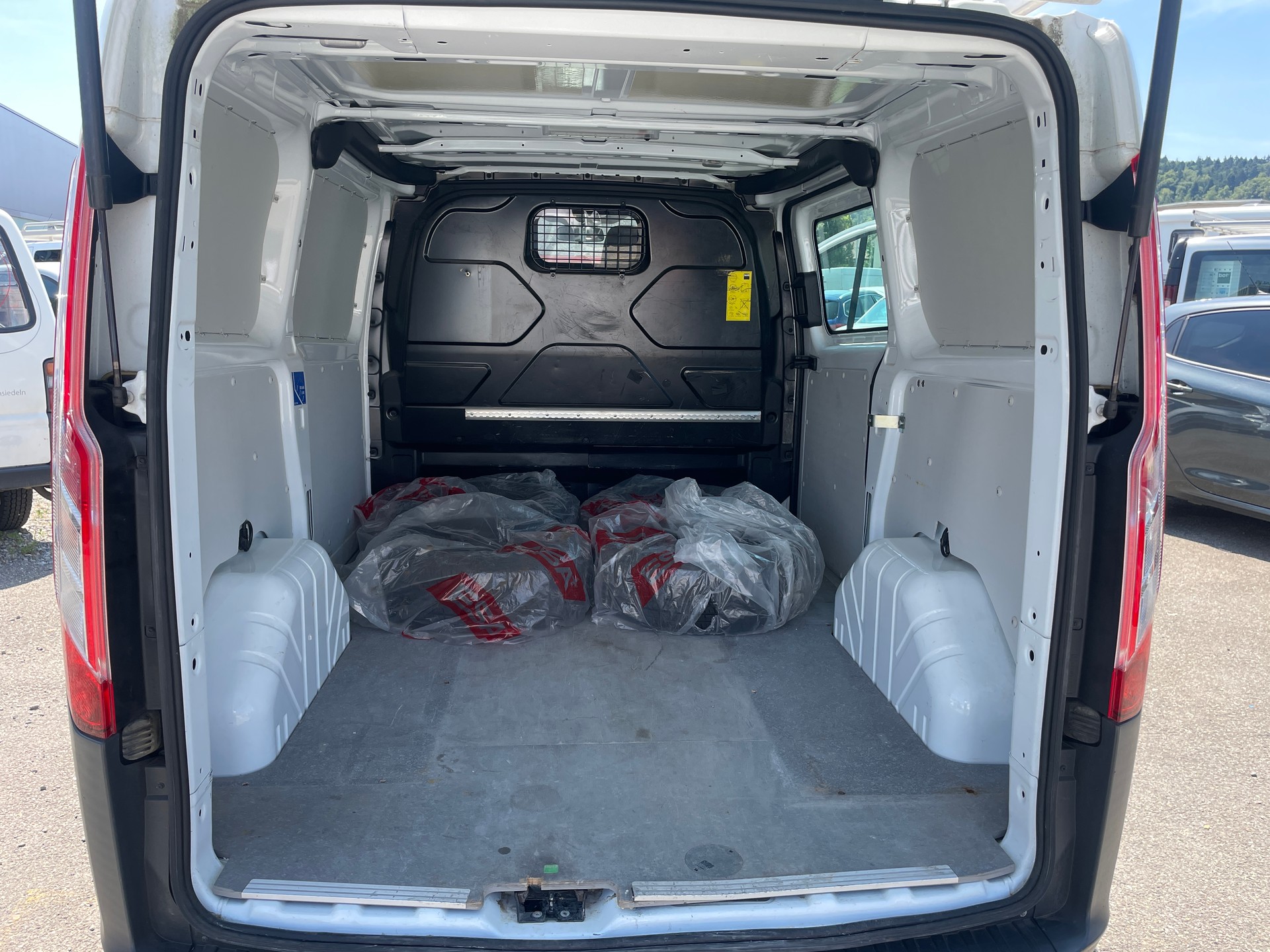 FORD Transit Custom Van 310 L1H1 Trend-image-11