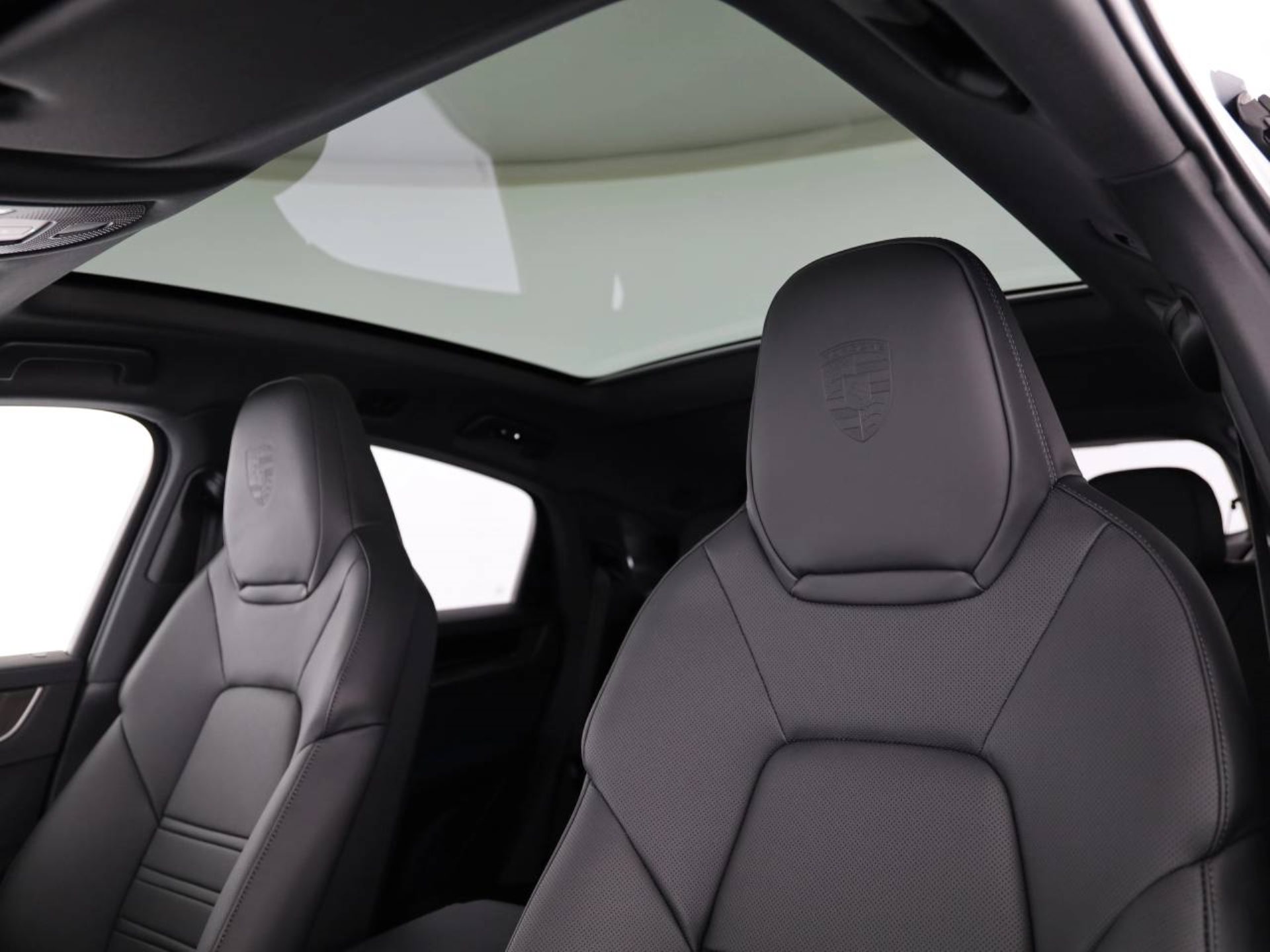 PORSCHE Cayenne S E-Hybrid Coupé Black Edition-image-4