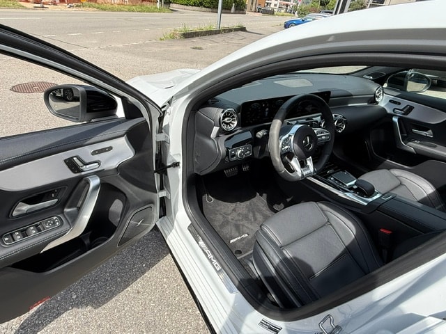 MERCEDES-BENZ A 45 S AMG 4Matic+ Edition 1 Speedshift-image-9