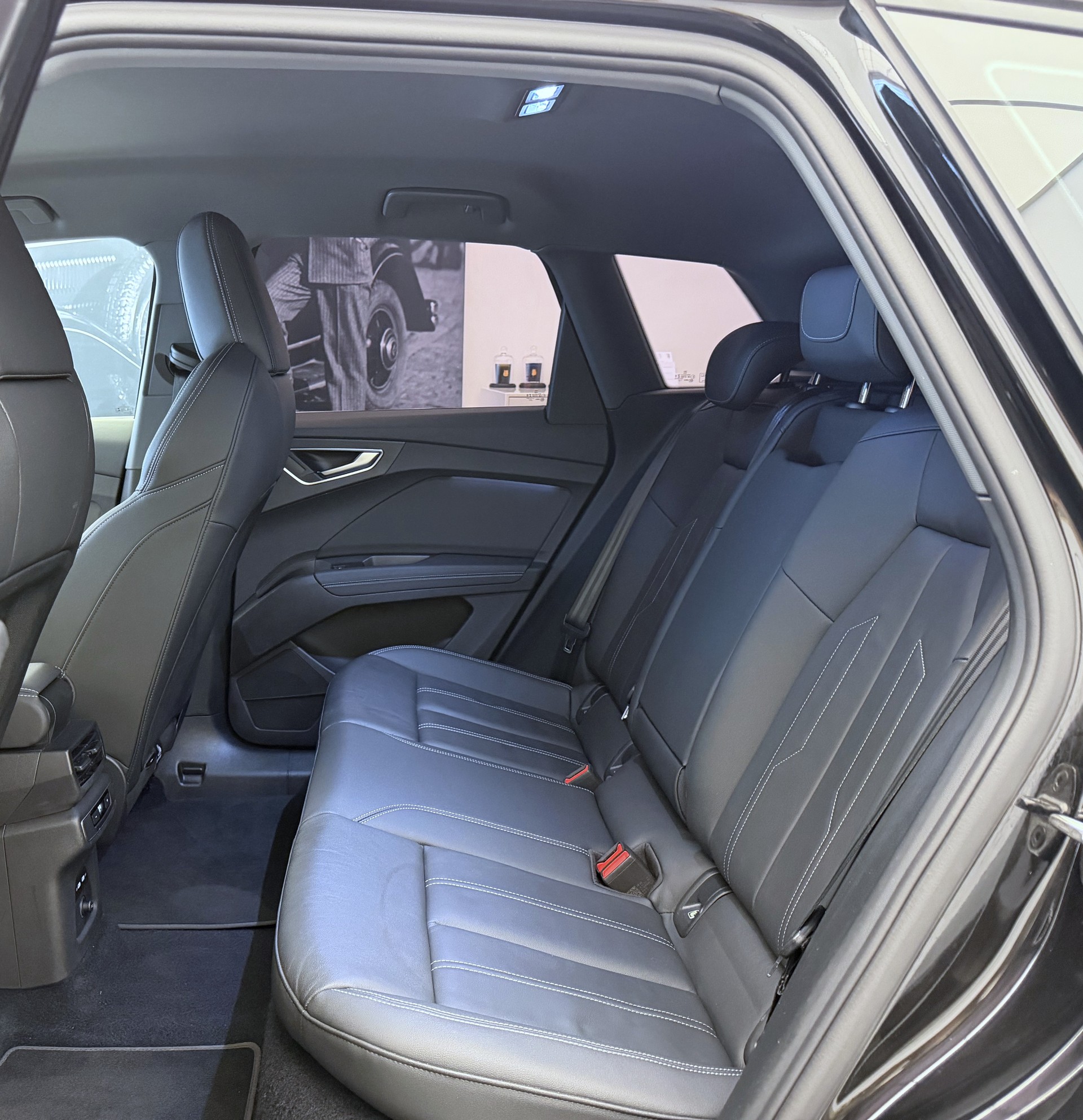 AUDI Q4 e-tron 50 quattro-image-18