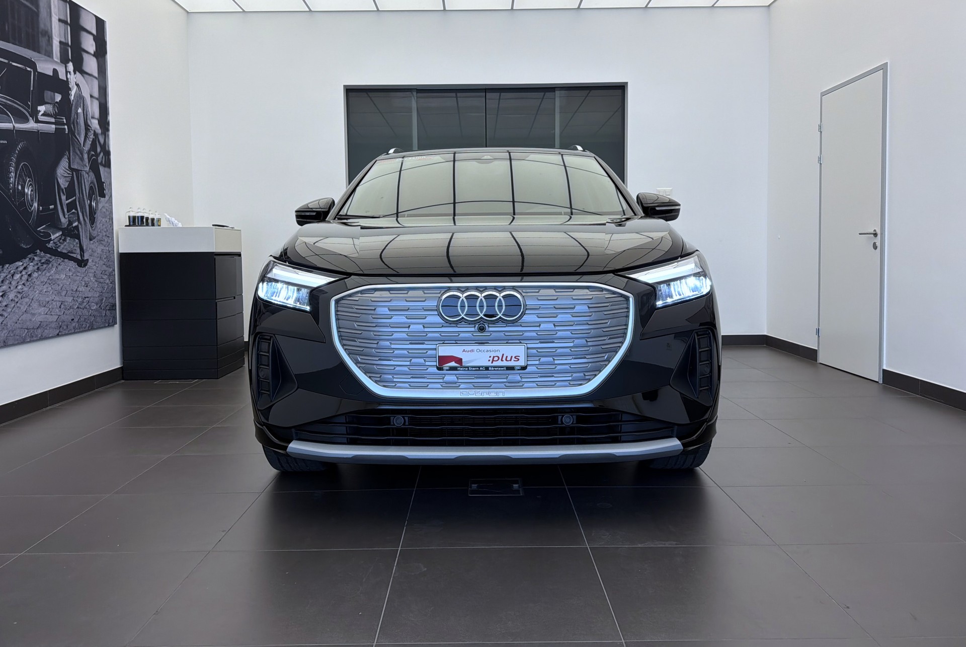 AUDI Q4 e-tron 50 quattro-showroom-element-1