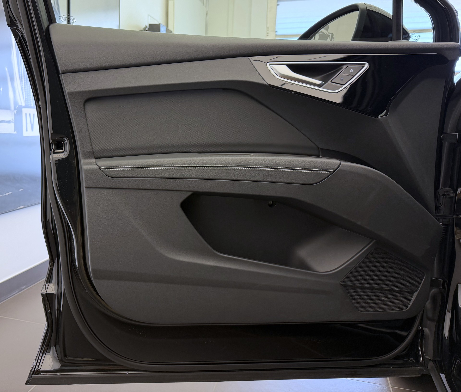 AUDI Q4 e-tron 50 quattro-showroom-element-3