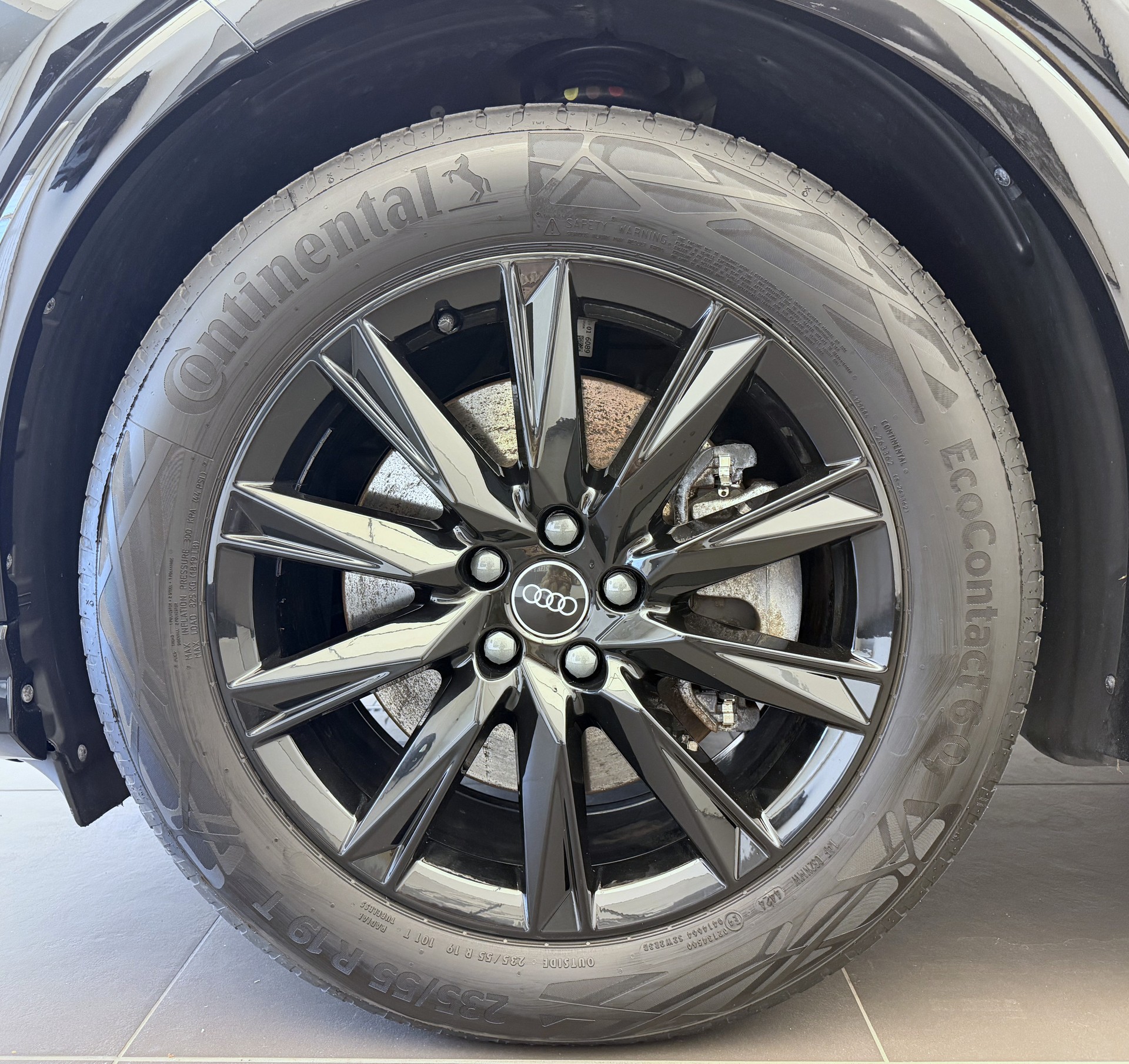 AUDI Q4 e-tron 50 quattro-showroom-element-2