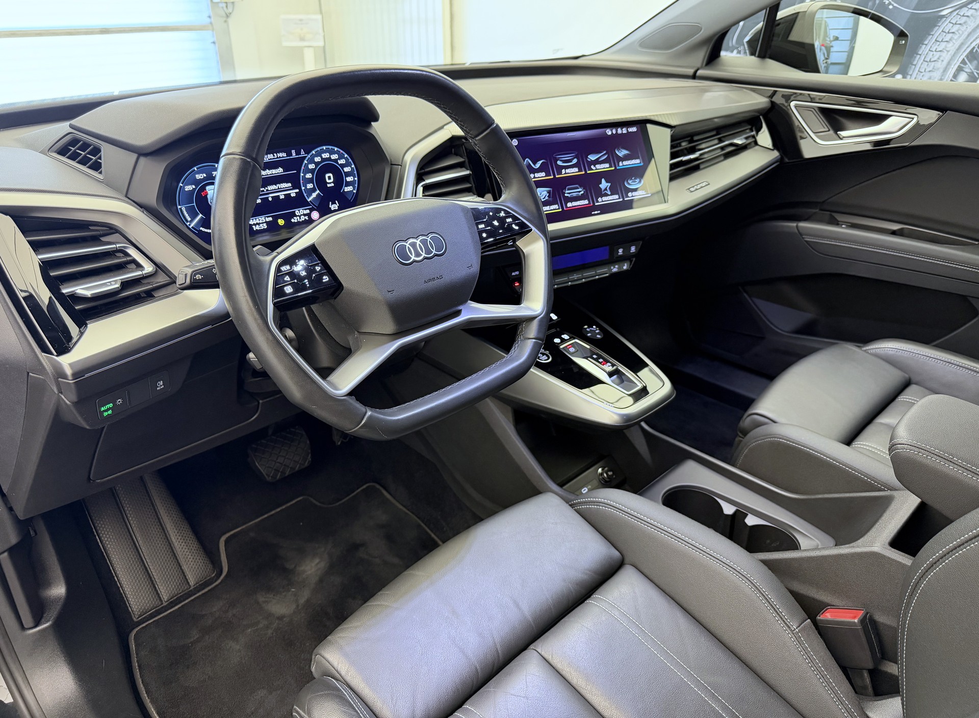 AUDI Q4 e-tron 50 quattro-image-6