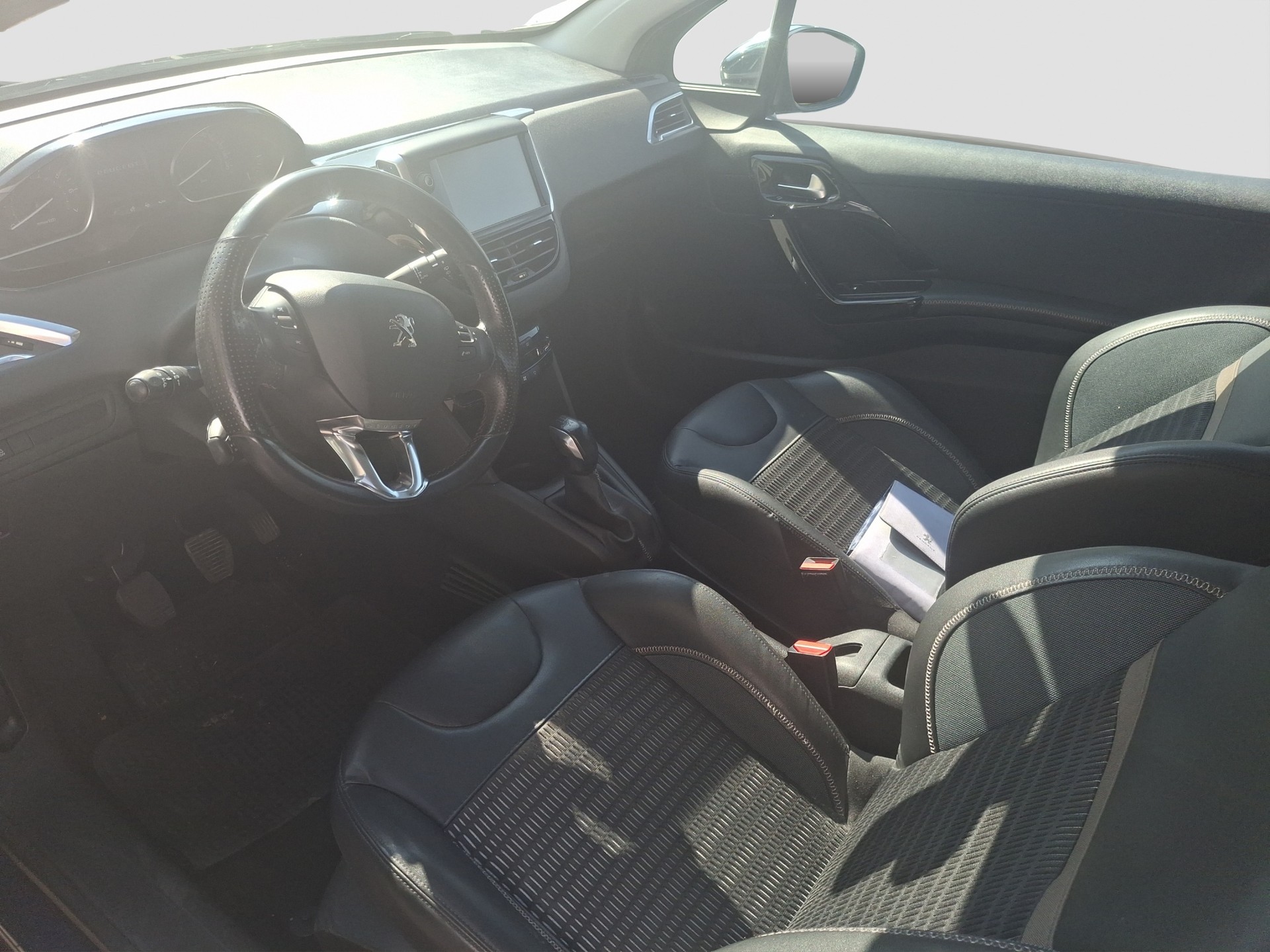PEUGEOT 208 1.6 VTI Allure-image-8