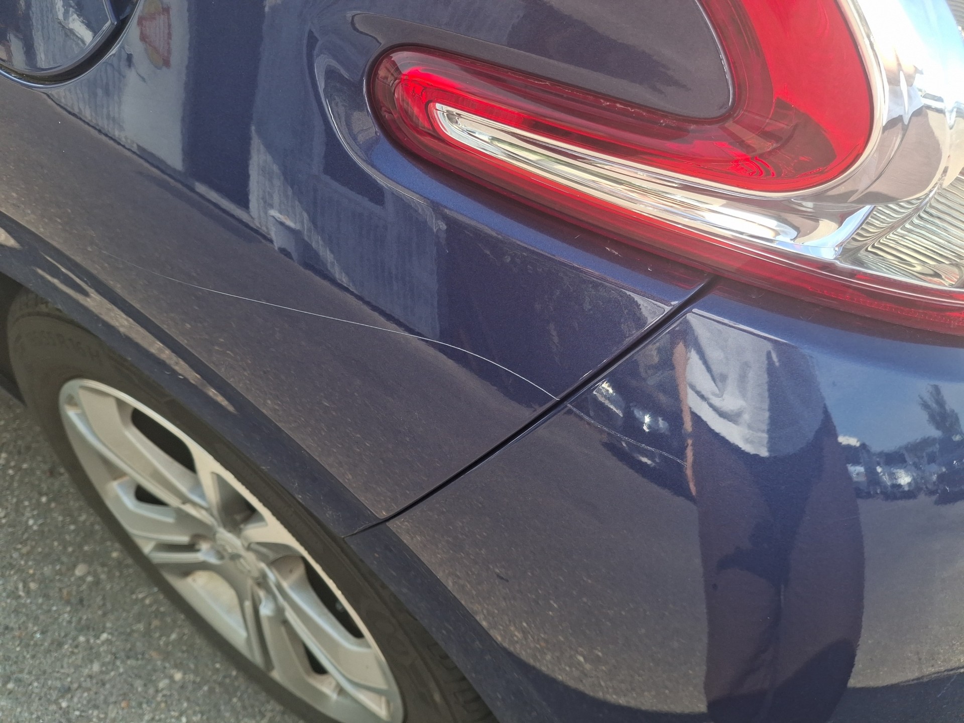 PEUGEOT 208 1.6 VTI Allure-image-14