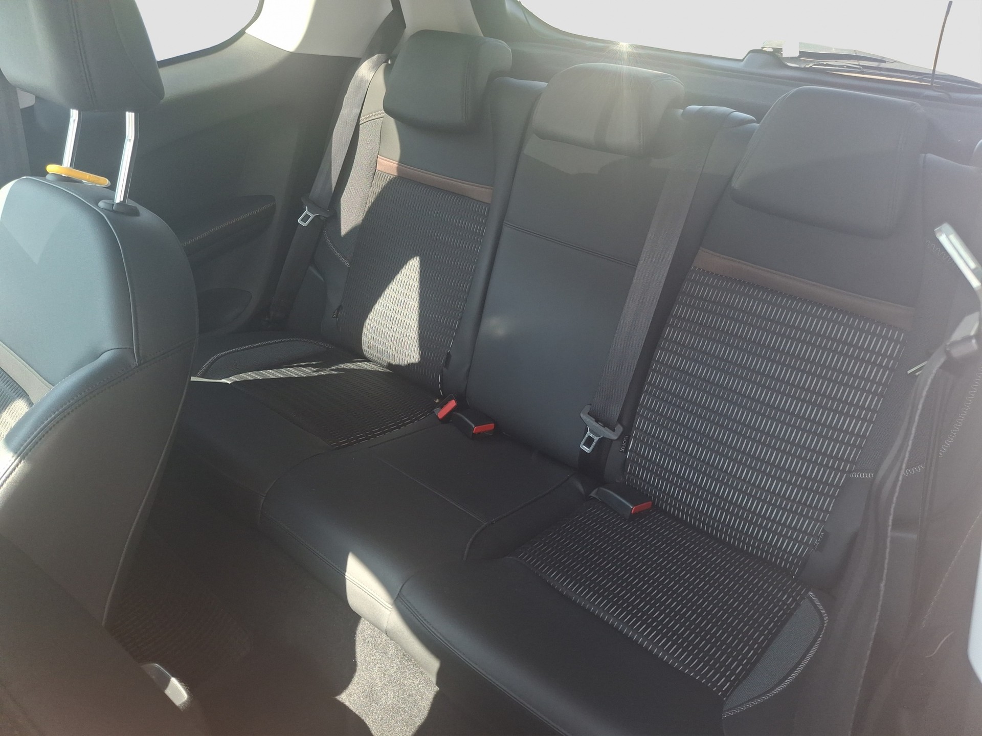 PEUGEOT 208 1.6 VTI Allure-image-7