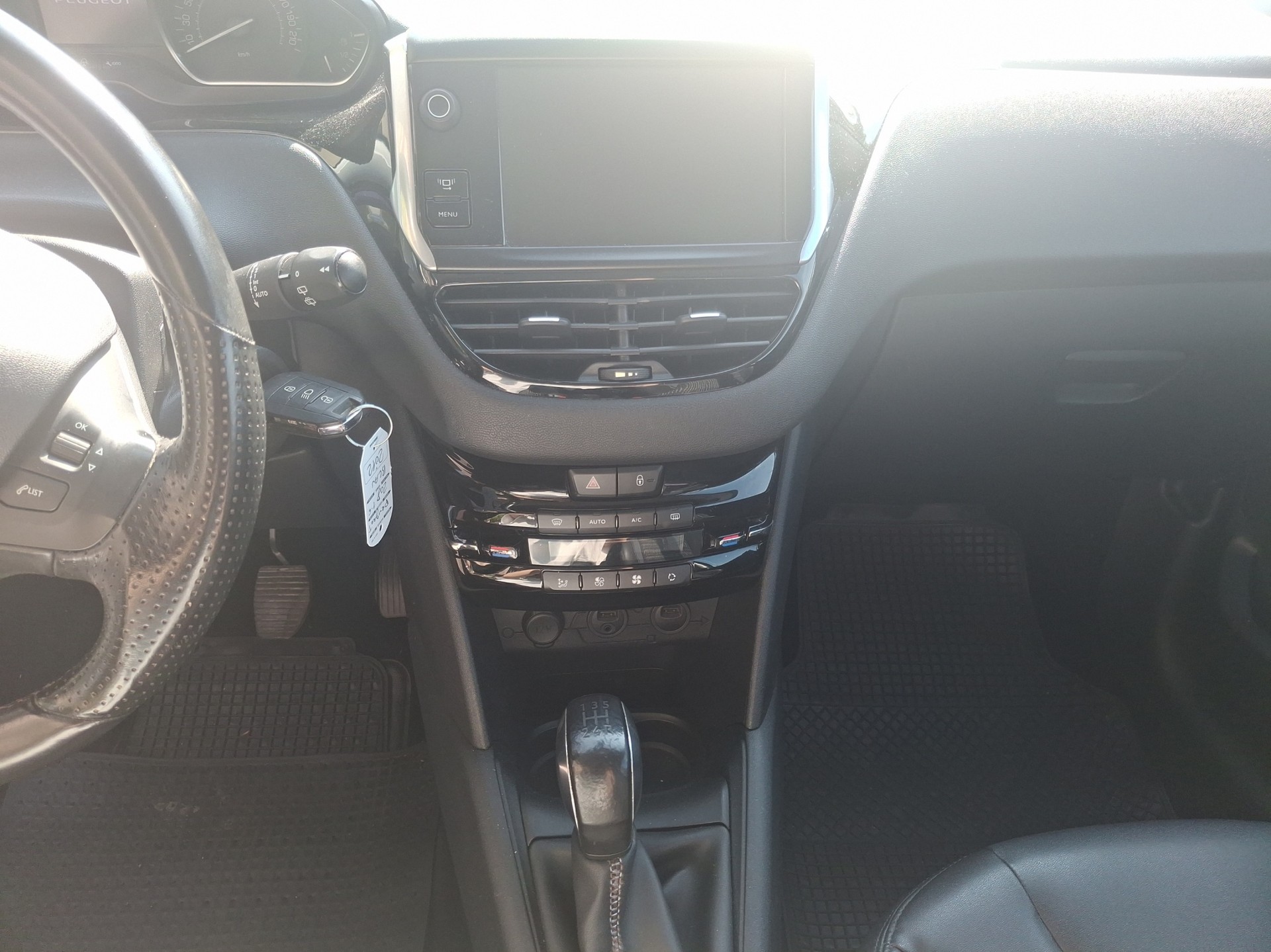 PEUGEOT 208 1.6 VTI Allure-image-10