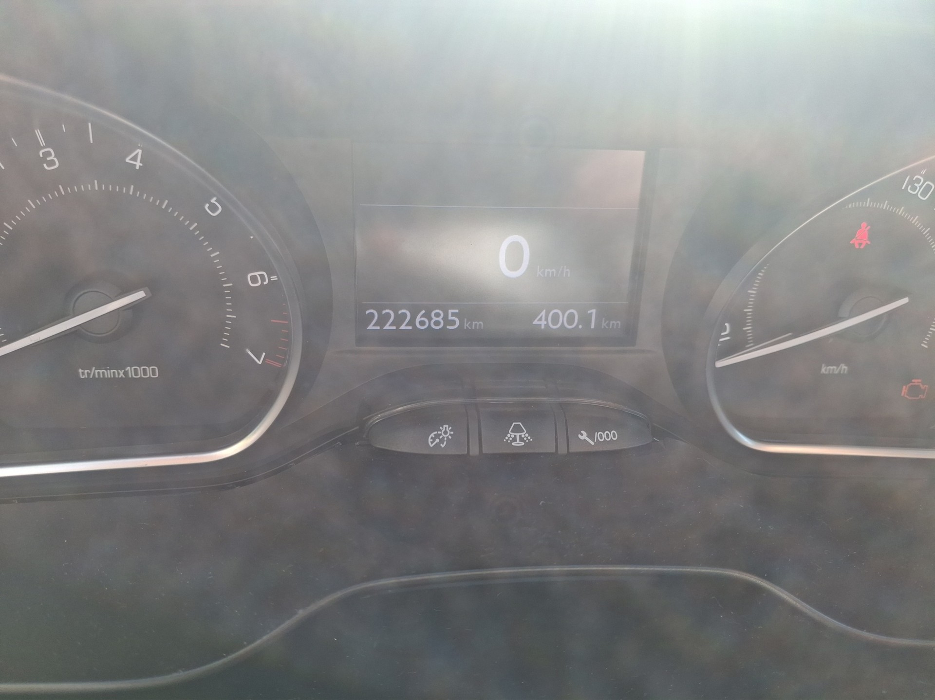 PEUGEOT 208 1.6 VTI Allure-image-11