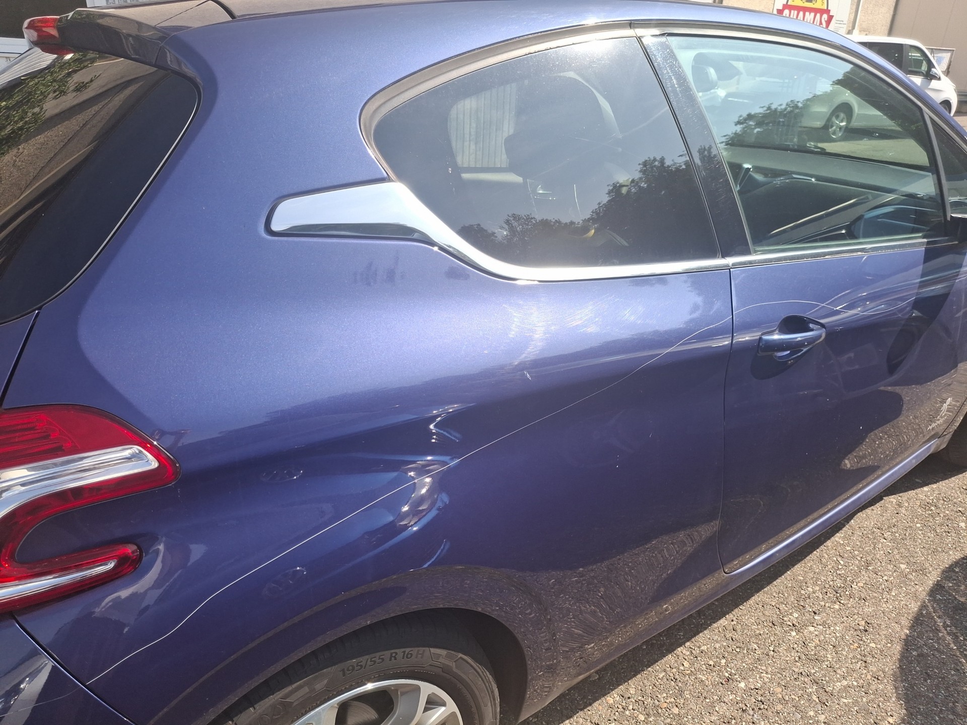PEUGEOT 208 1.6 VTI Allure-image-15