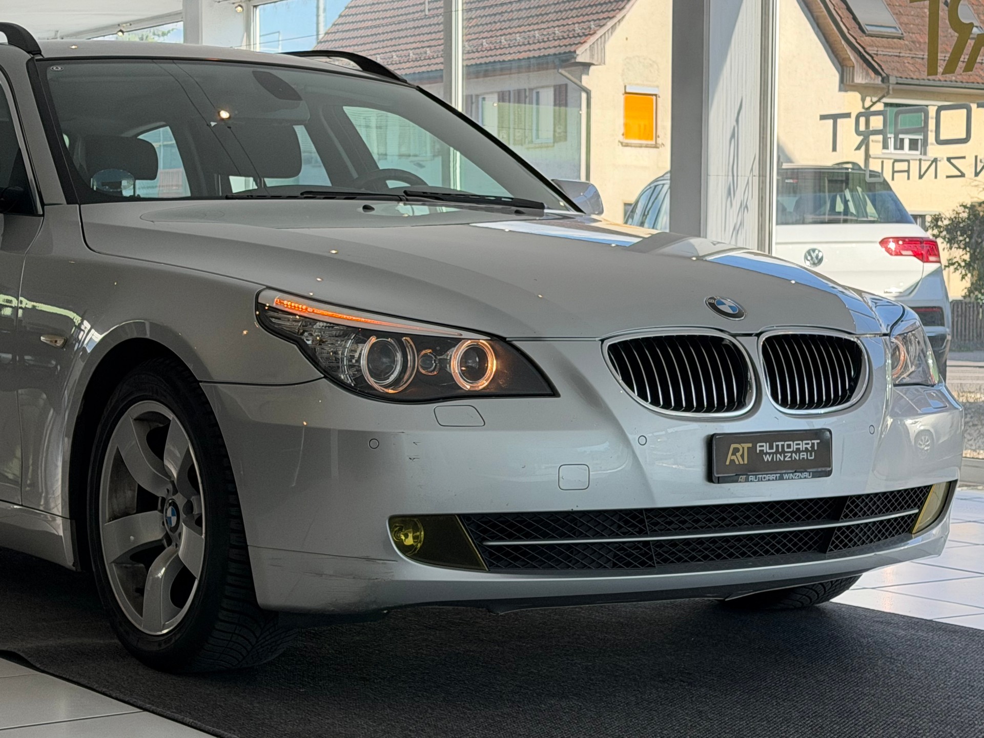 BMW 525d Touring **Frisch ab MFK & Service**-showroom-element-3